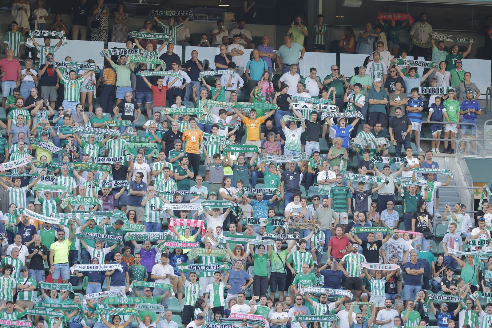 Búscate en la fotos del Betis-Sparta