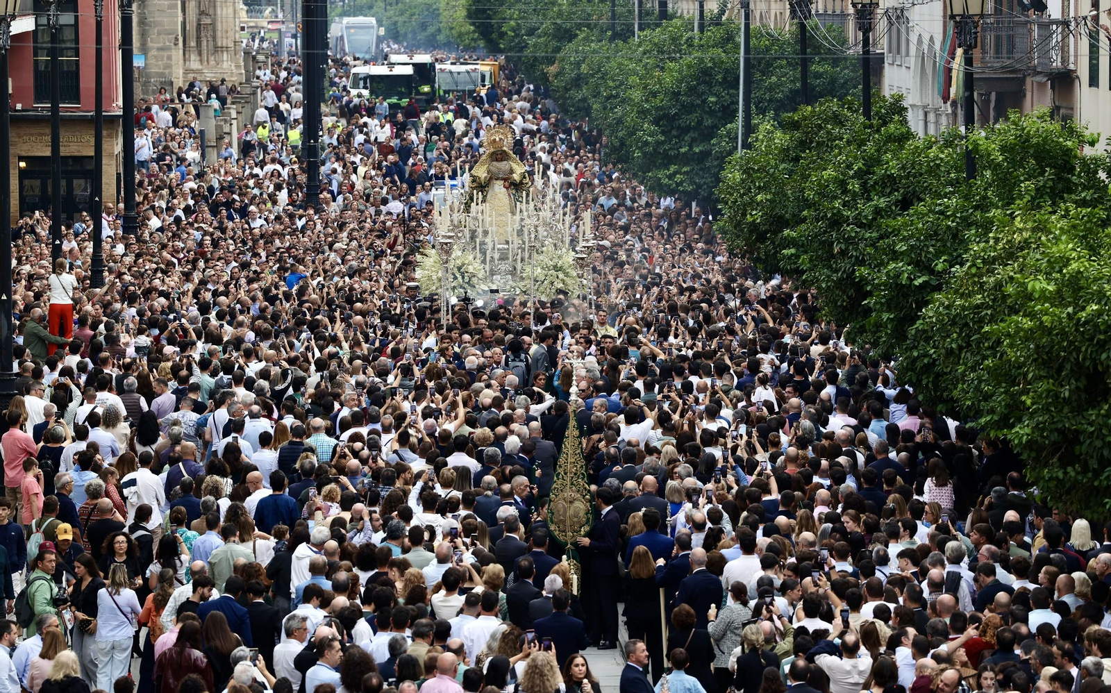 Regreso de la Esperanza a Triana