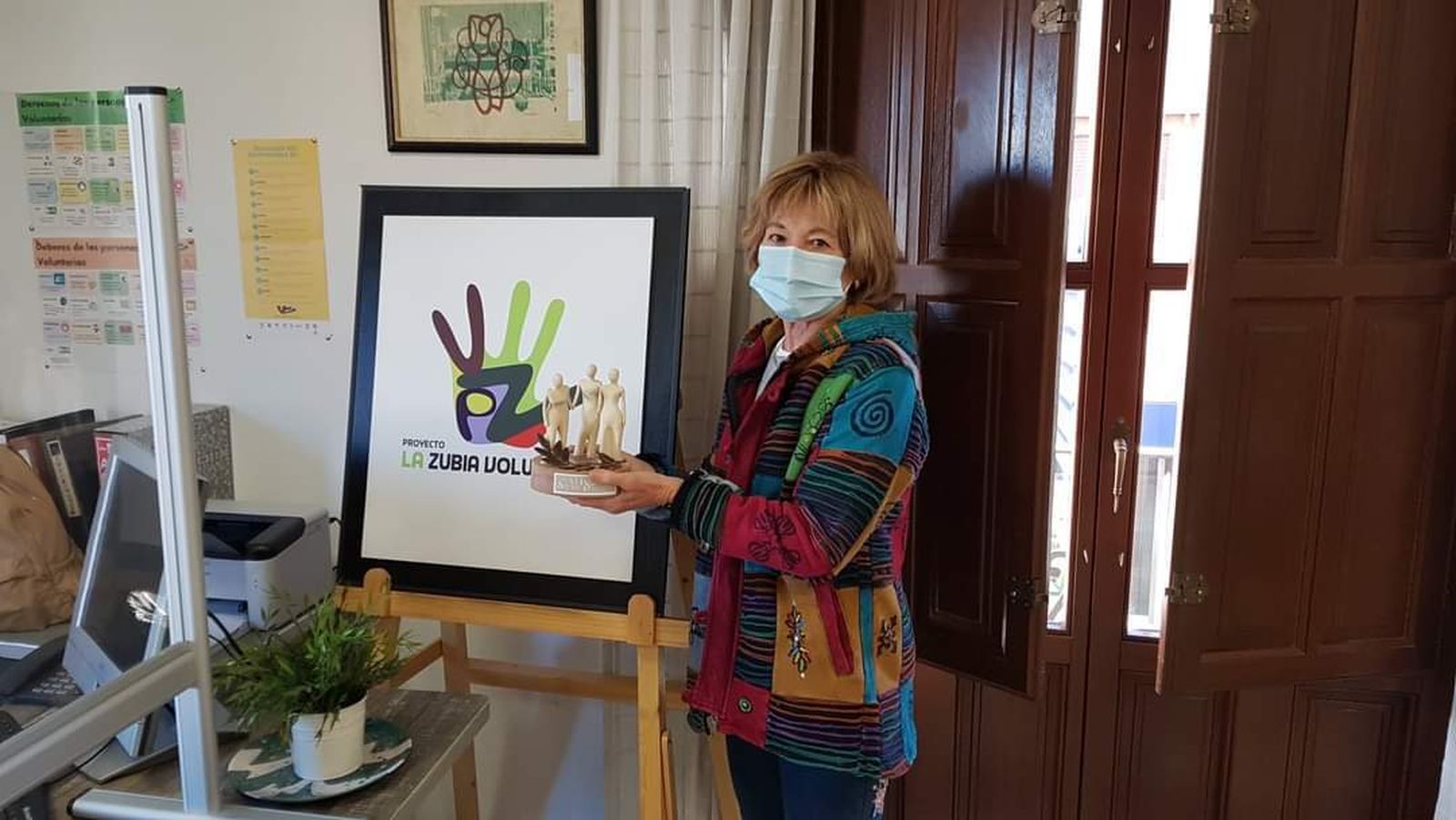 Voluntaria de la Asociación 'La Zubia Voluntaria'