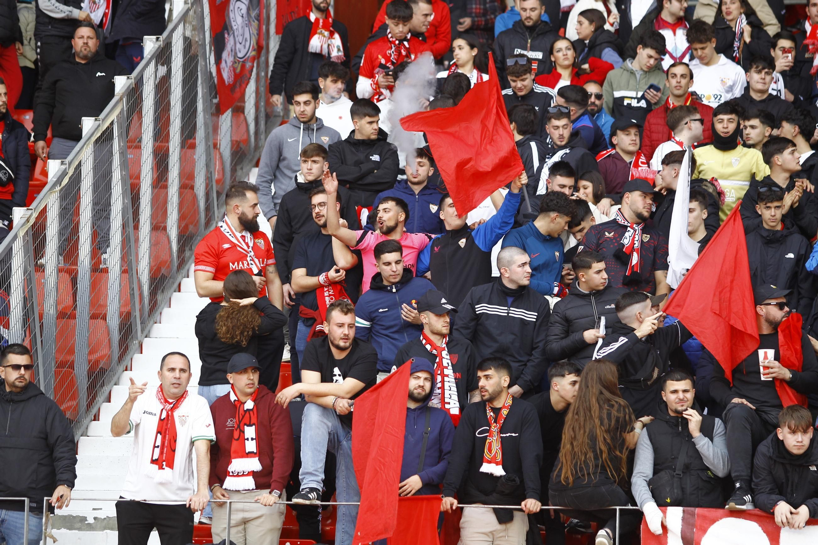 Búscate en la arrolladora victoria del Almería ante el Sevilla en la Copa del Rey, en imágenes
