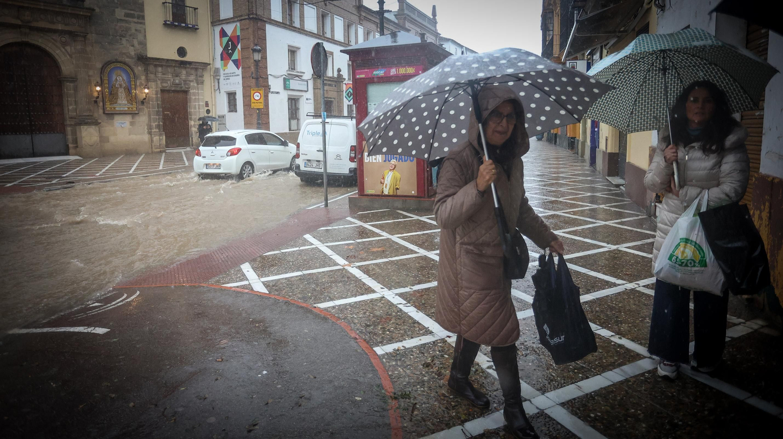 La borrasca Karlotta provoca inundaciones en algunas zonas de Jerez