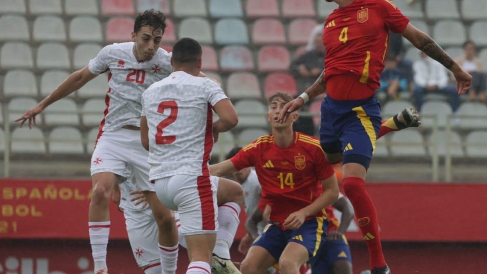Roberto, debut y gol con España sub 21