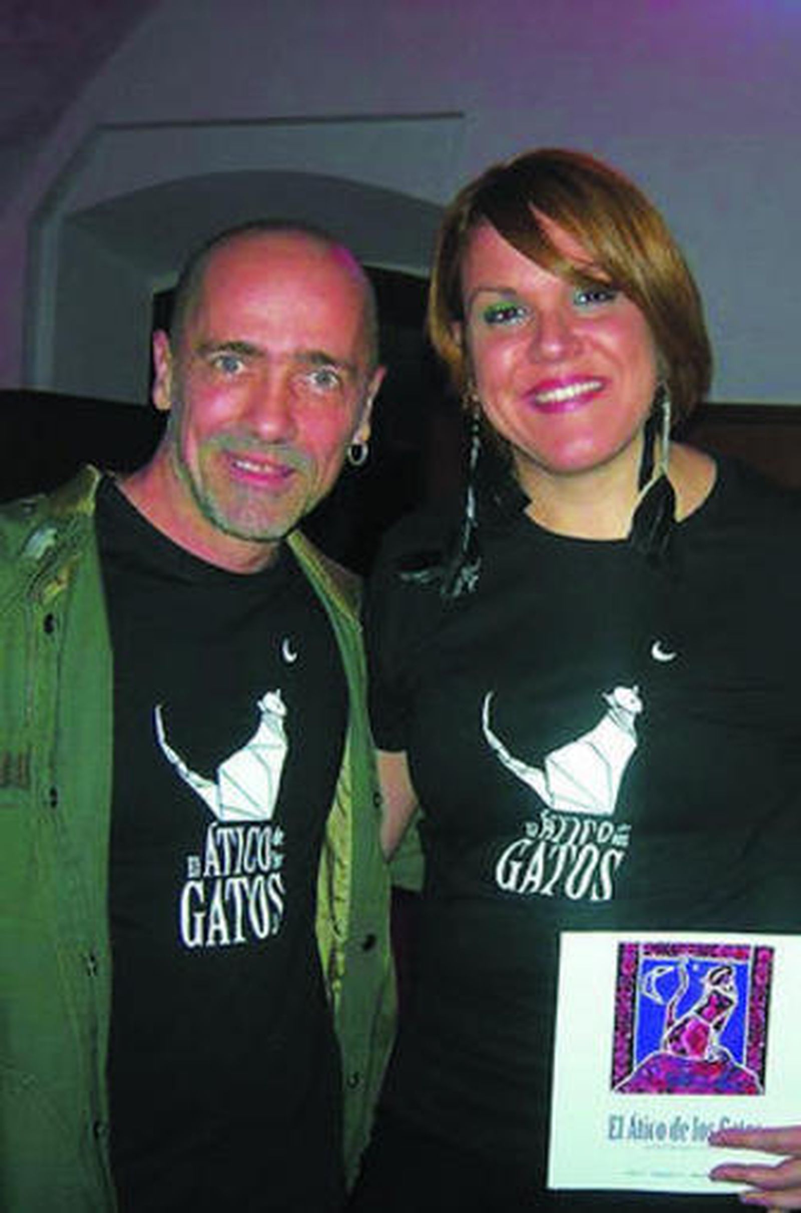 Paco Mármol y Charo Troncoso, durante una presentación de la revista 'El ático de los gatos'.