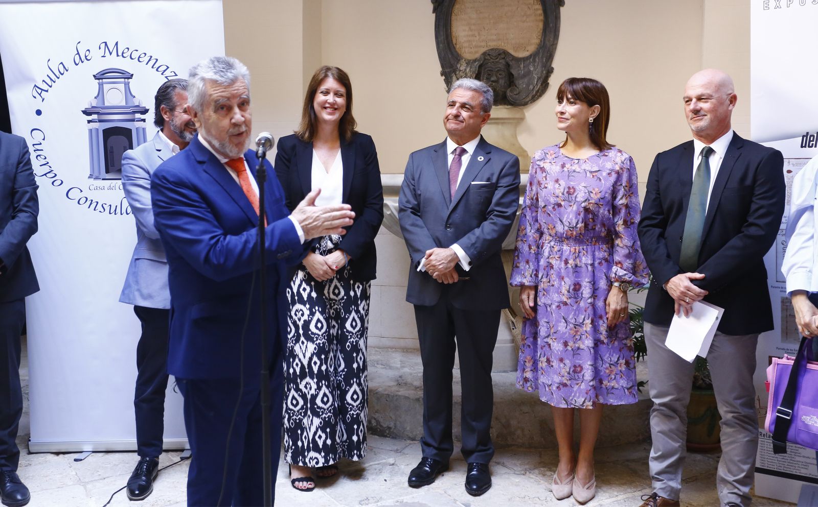 Carmen Casero, delegada del Gobierno en funciones; Rafael Pérez, decano del Cuerpo Consular; Ruth Sarabia, concejala de Participación Ciudadana, Migración y Acción Exterior; y Francisco Cañadas, responsable de Publicaciones y Premios de la Fundación Unicaja, en la inauguración de la exposición '400 años de historia de los consulados de Málaga'