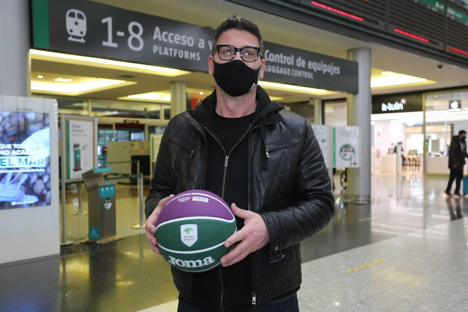 Las fotos de la llegada de Fotis Katsikaris a Málaga