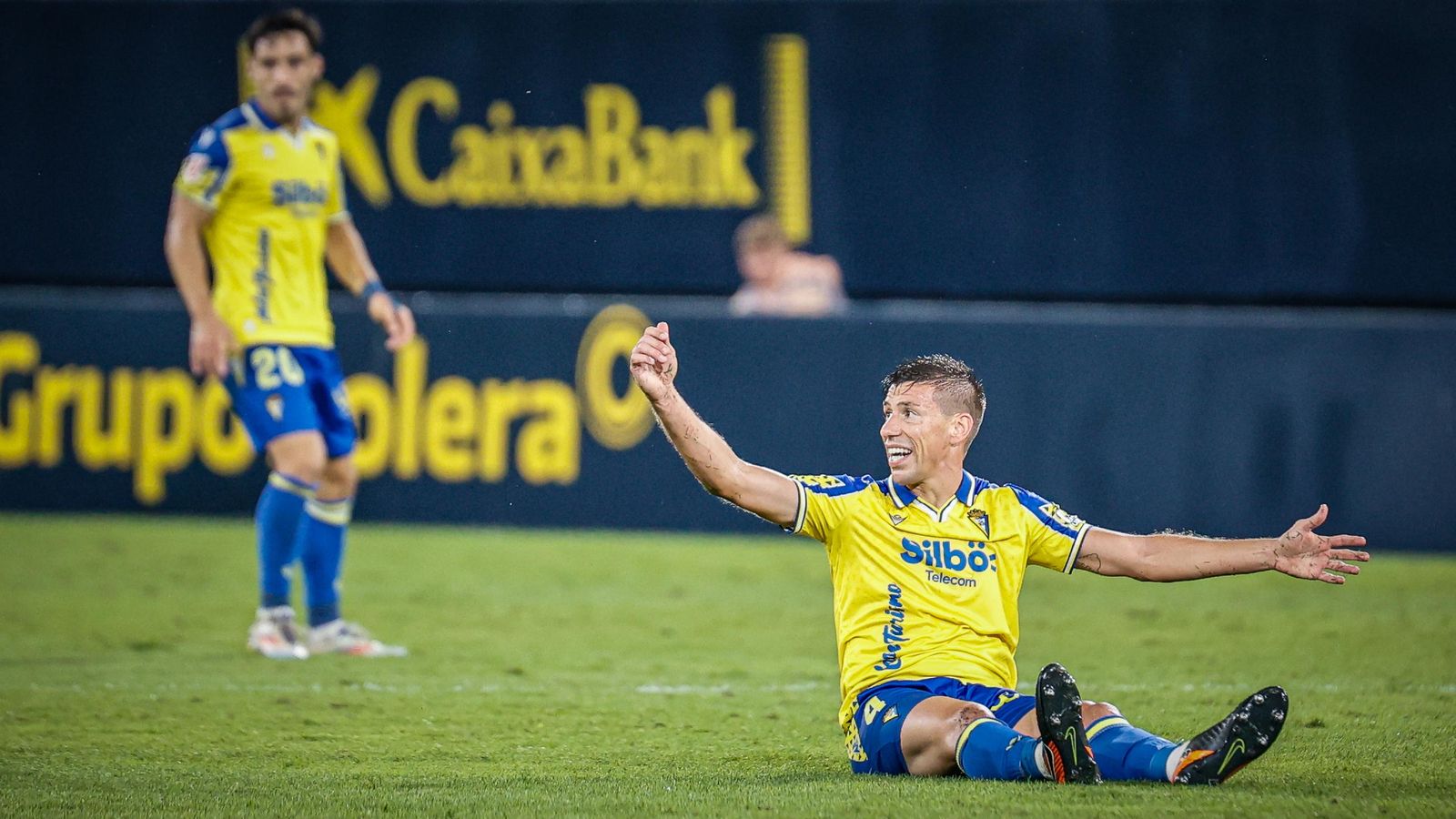 Búscate entre las imágenes del partido de futbol Cádiz CF - Málaga CF