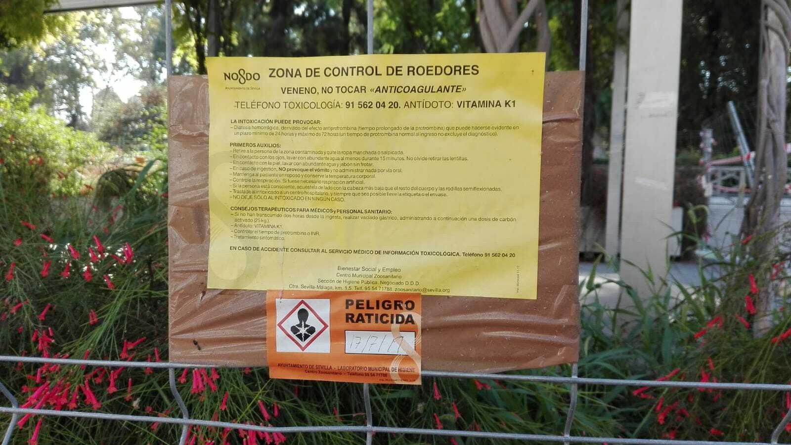 Detalle del cartel que informa de la causa del cierre desde el 17 de julio.