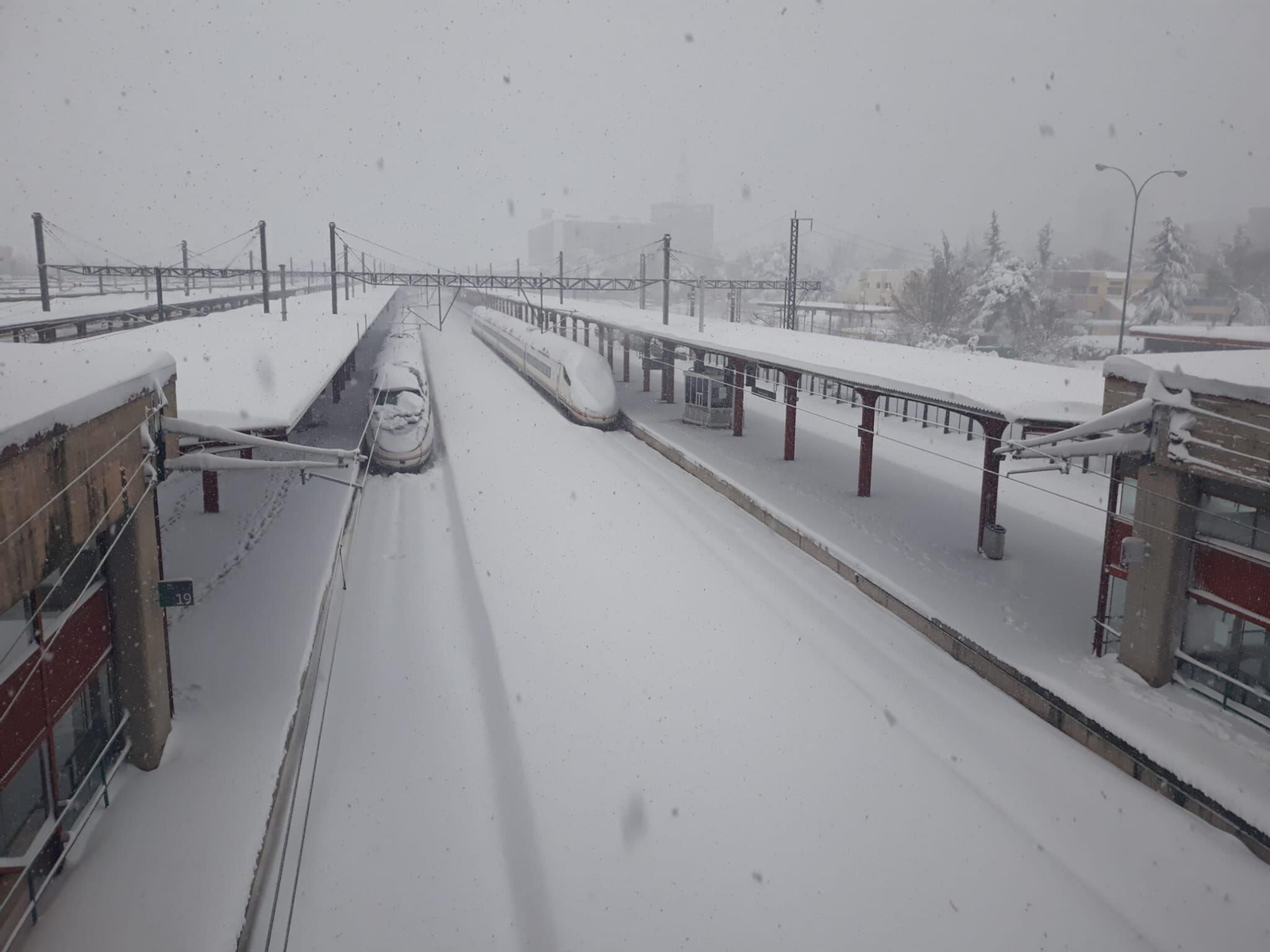 Trenes Avant bloqueados en la estación de Madrid-Chamartín