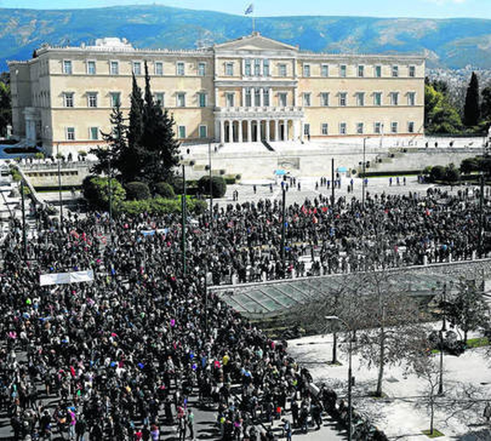 La manifestación, frente al Parlamento griego, en la Plaza Sintagma.