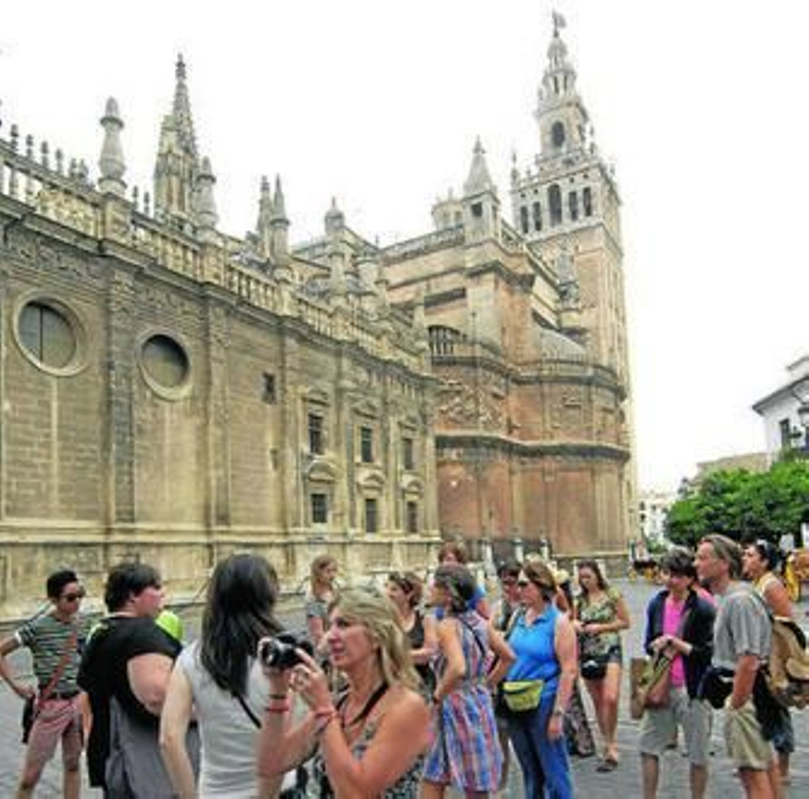 La catedral de Sevilla fue construida con piedra arenisca procedente de la Sierra de San Cristóbal.