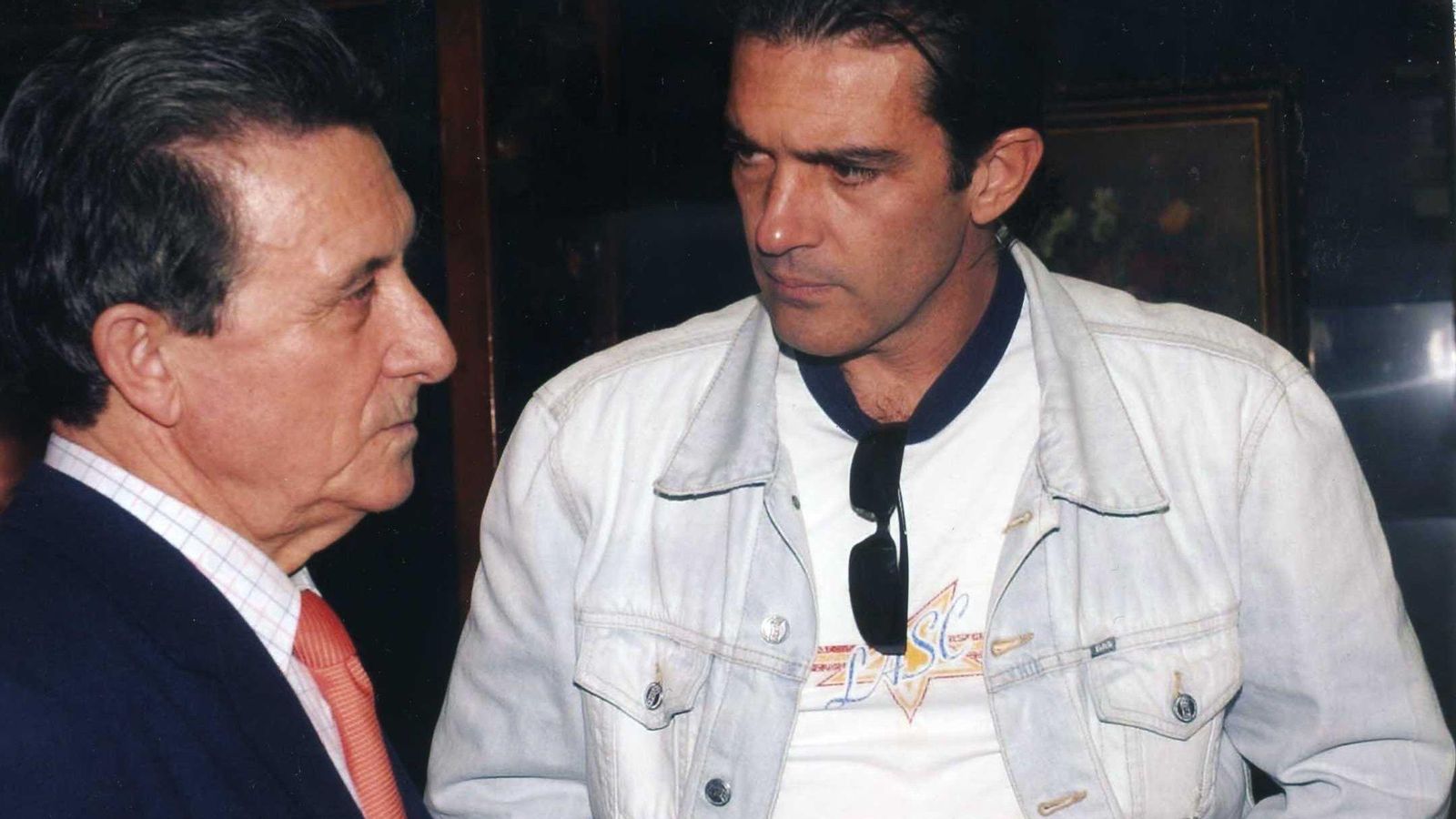El actor Antonio Banderas fue otro de los célebres clientes de Santiago. El actor Antonio Banderas fue otro de los célebres clientes de Santiago.