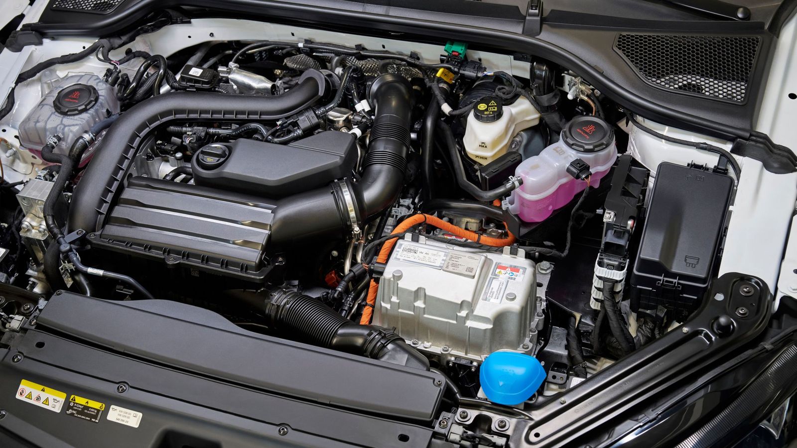 El sistema full-hybrid que recibe el Škoda Octavia dispone de un motor 1.5 TSI. Técnicamente es semejante al que emplea el Volkswagen Golf 1.5 TSI Hybrid.