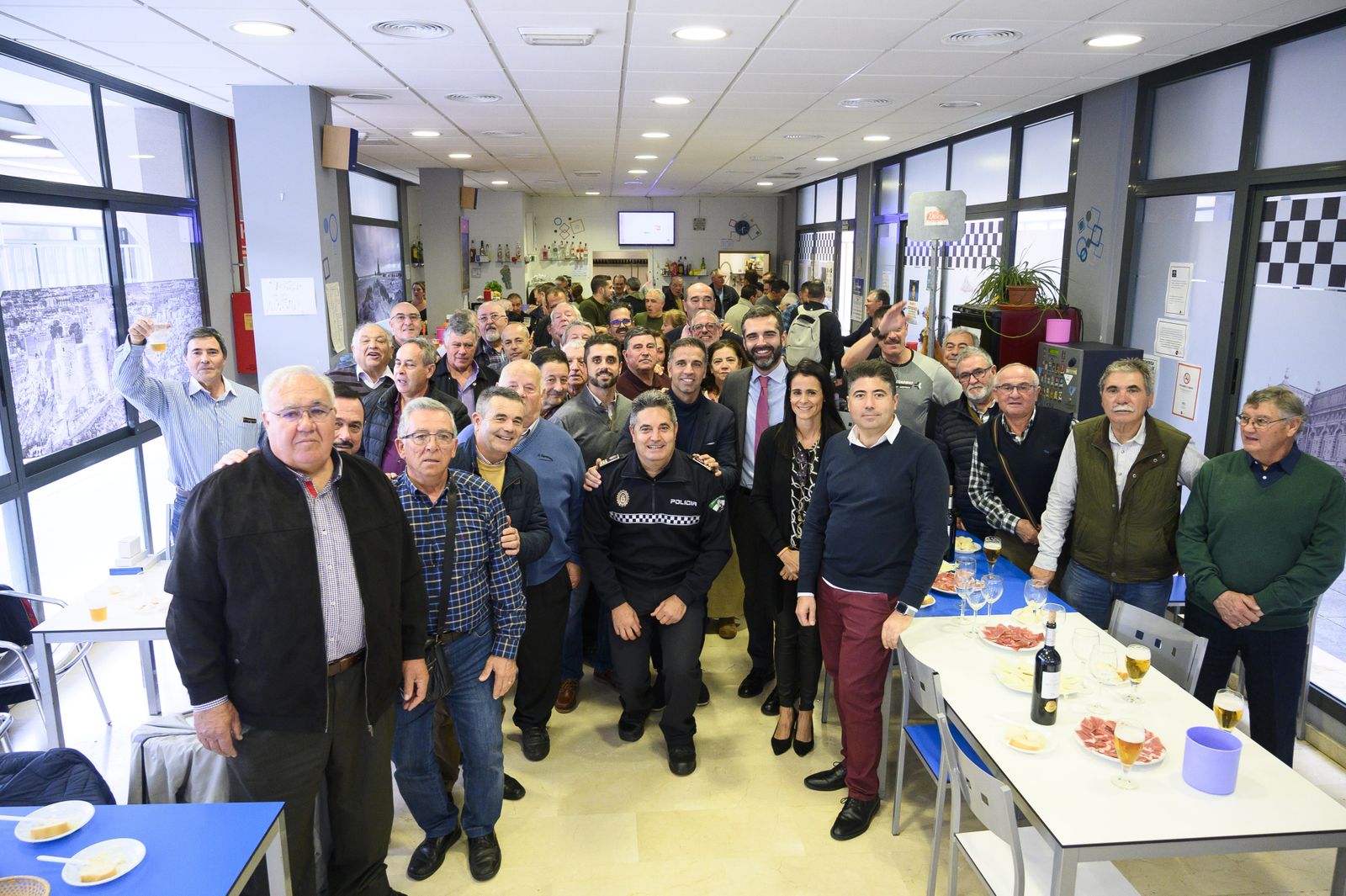 Vino prenavideño con distinciones de la Asociación Recreativa de la Policía Local.