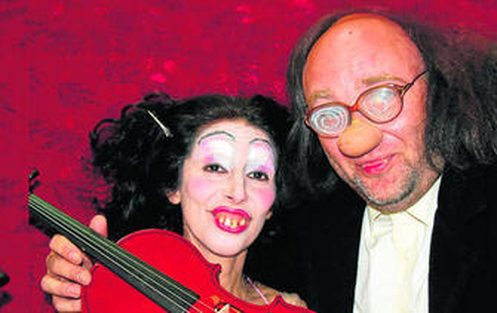 La compañía Teatro Velador en un momento de 'Natta'.ñ