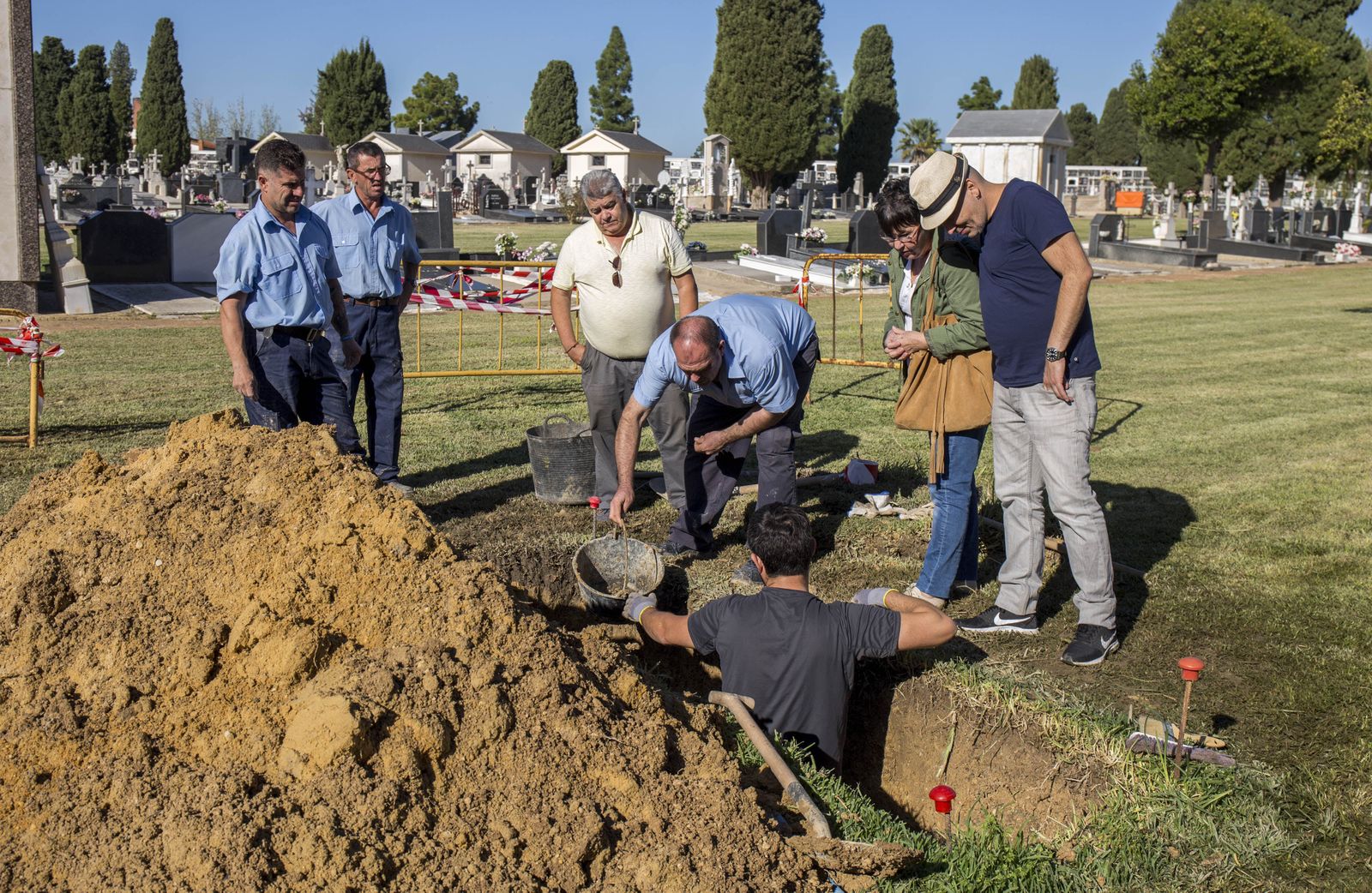 Primera exhumación de una víctima del franquismo en el cementerio de La Soledad.