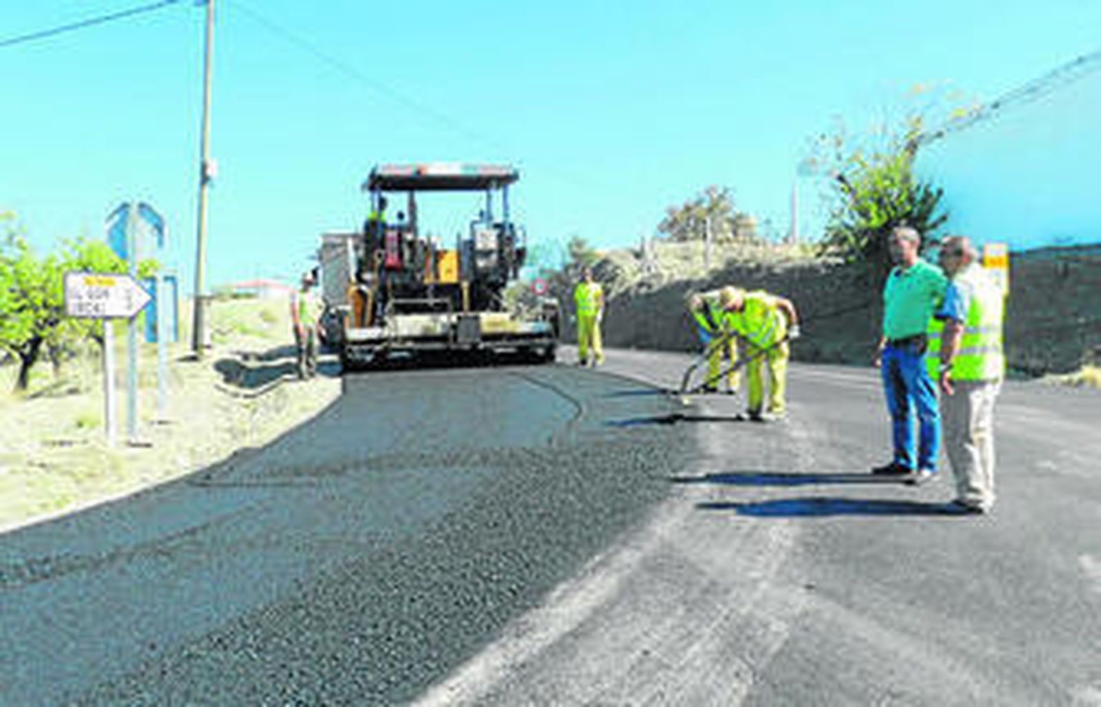 El concejal de Pedanías, Emilio Pérez, supervisó ayer esta actuación.
