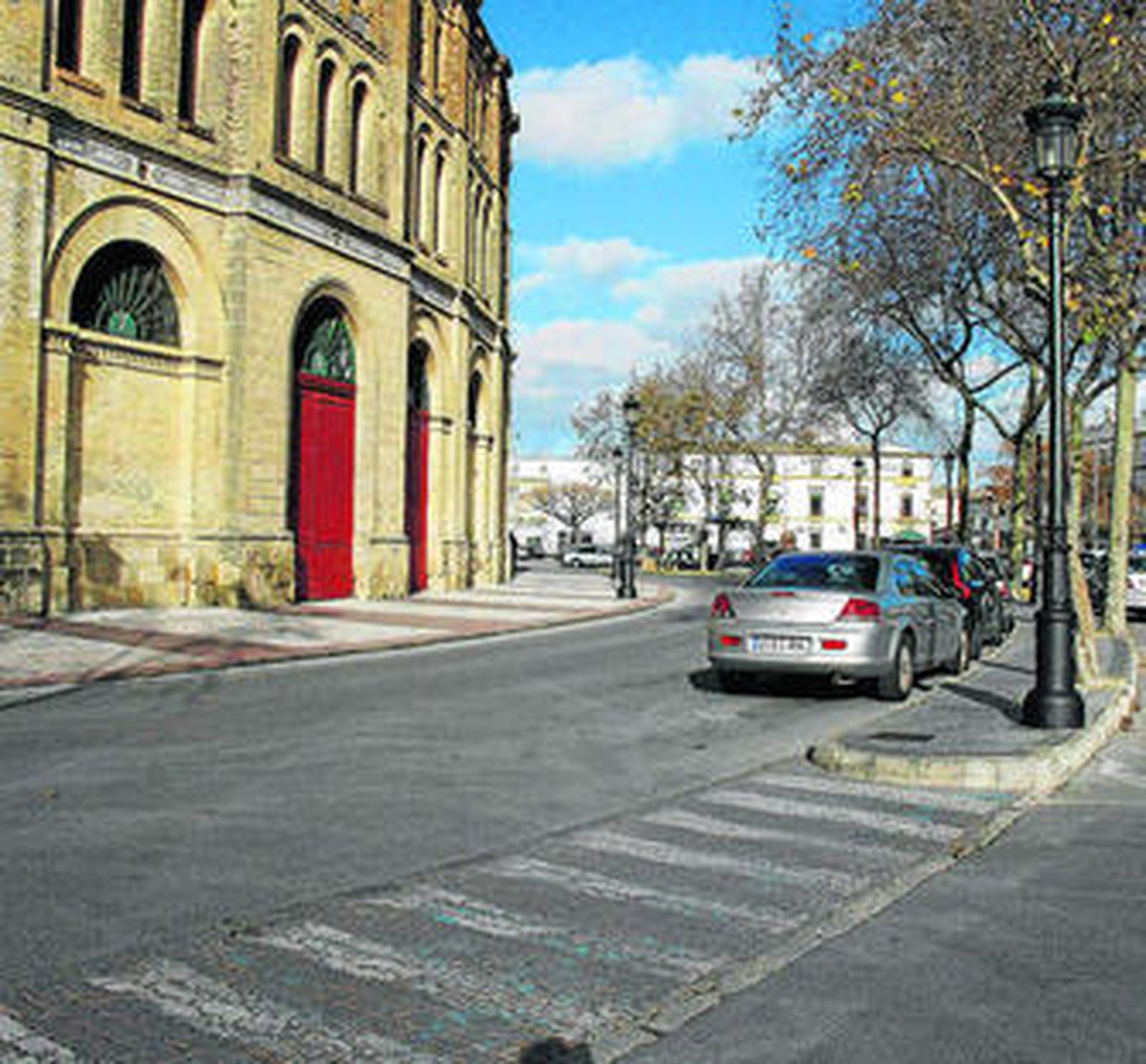 Zona para estacionamiento de vehículos junto a la plaza de toros de El Puerto.