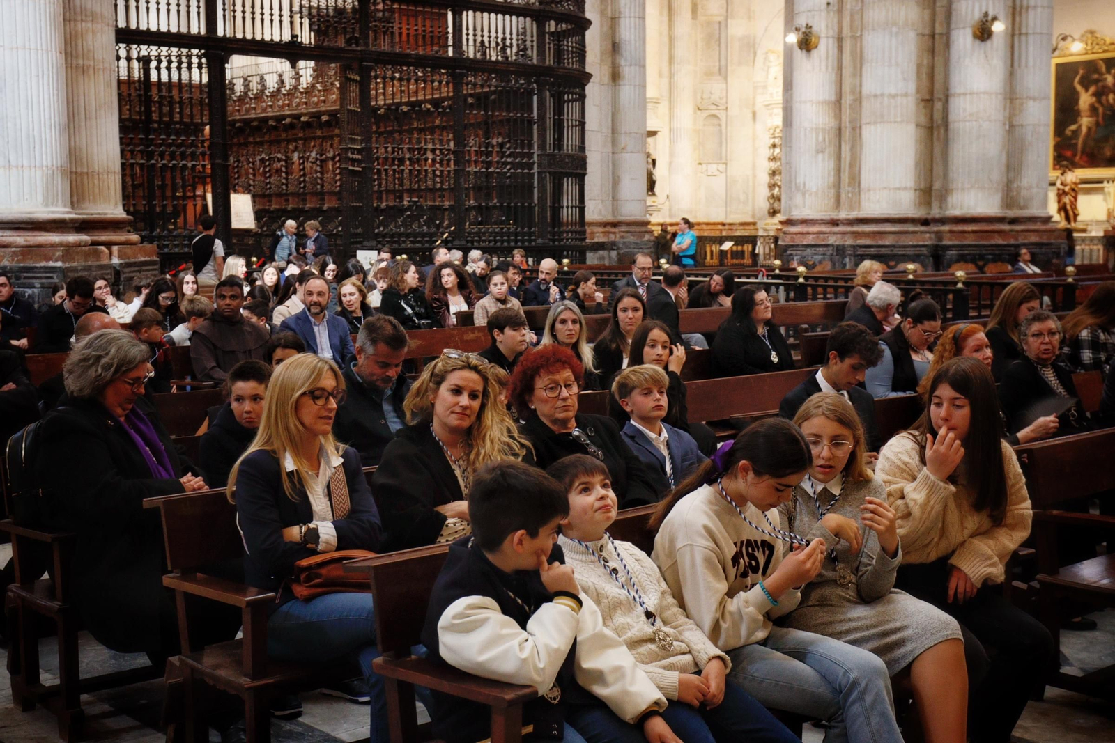 Las imágenes del traslado de Prendimiento desde la Catedral en la Semana Santa de Cádiz 2025