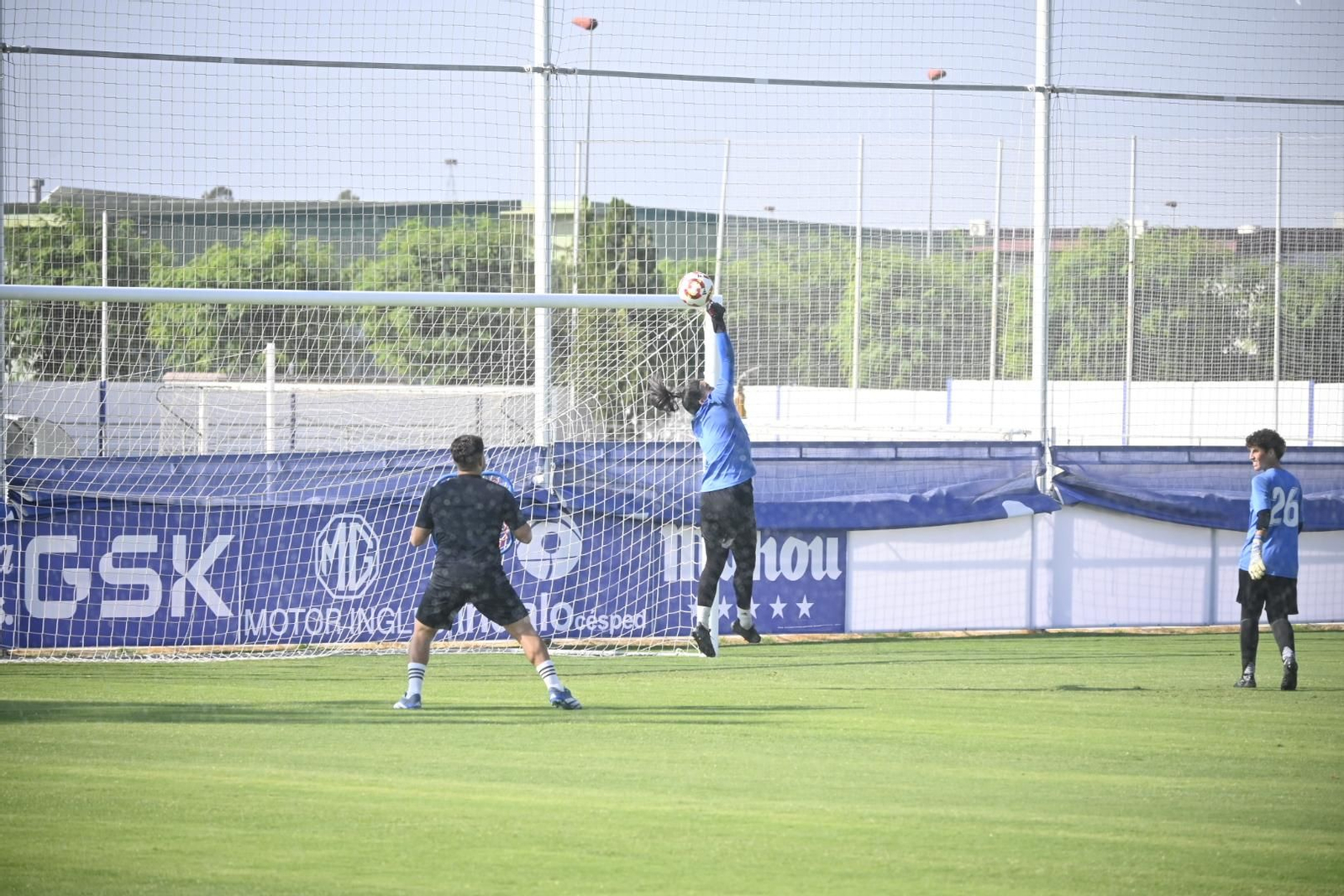 Entrenamiento del Sporting de Huelva a puertas abiertas, en imágenes