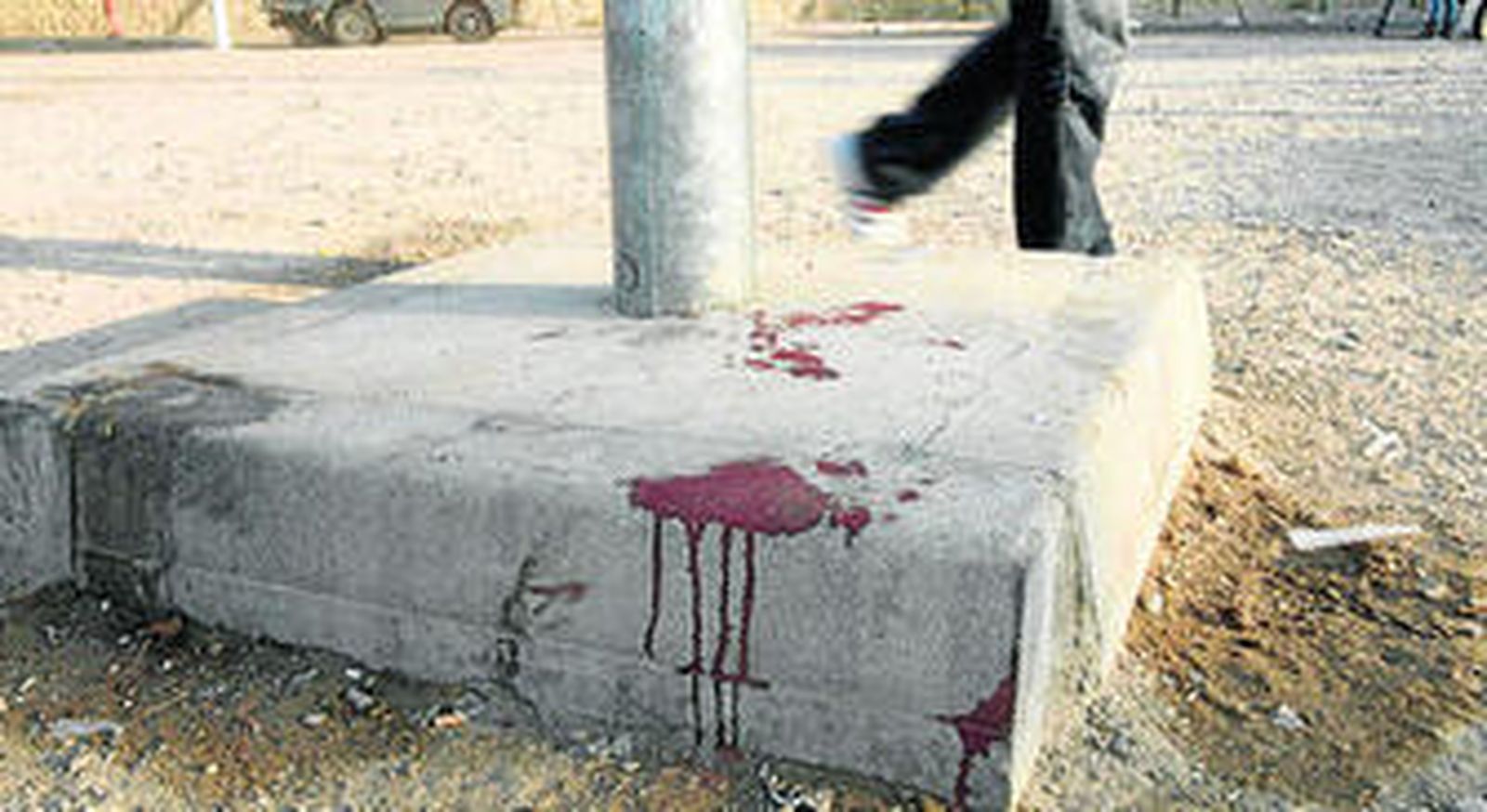 Restos de sangre donde tuvo lugar la reyerta.