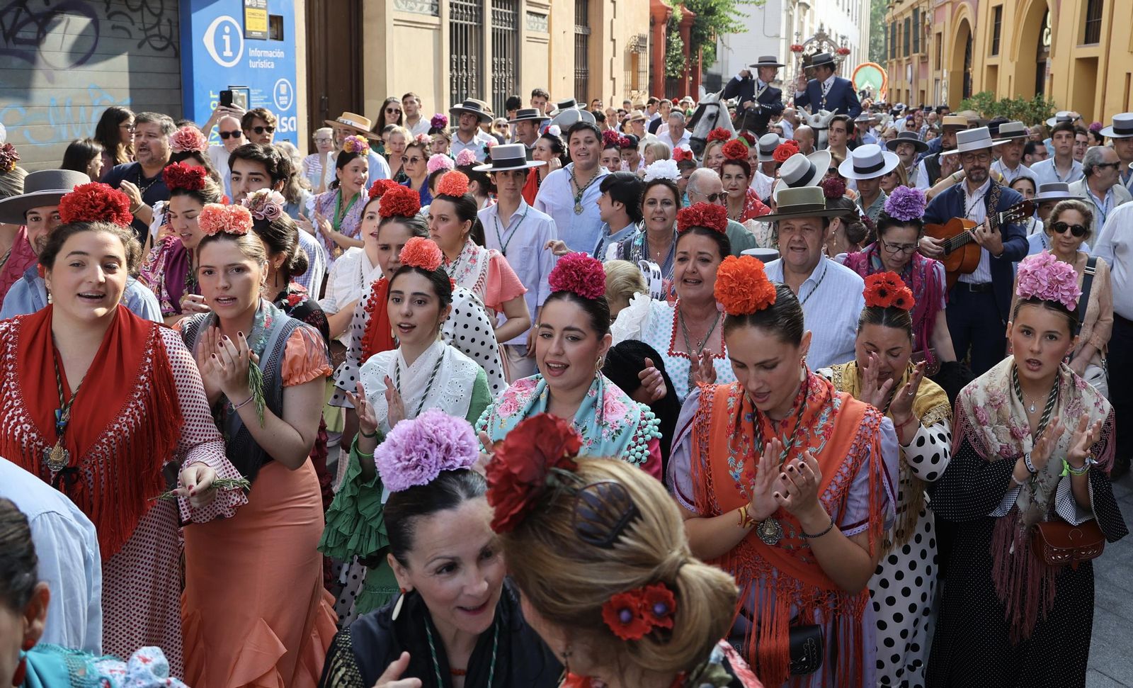 Las mejores fotos de la salida de la Hermandad de Sevilla hacia el Rocío