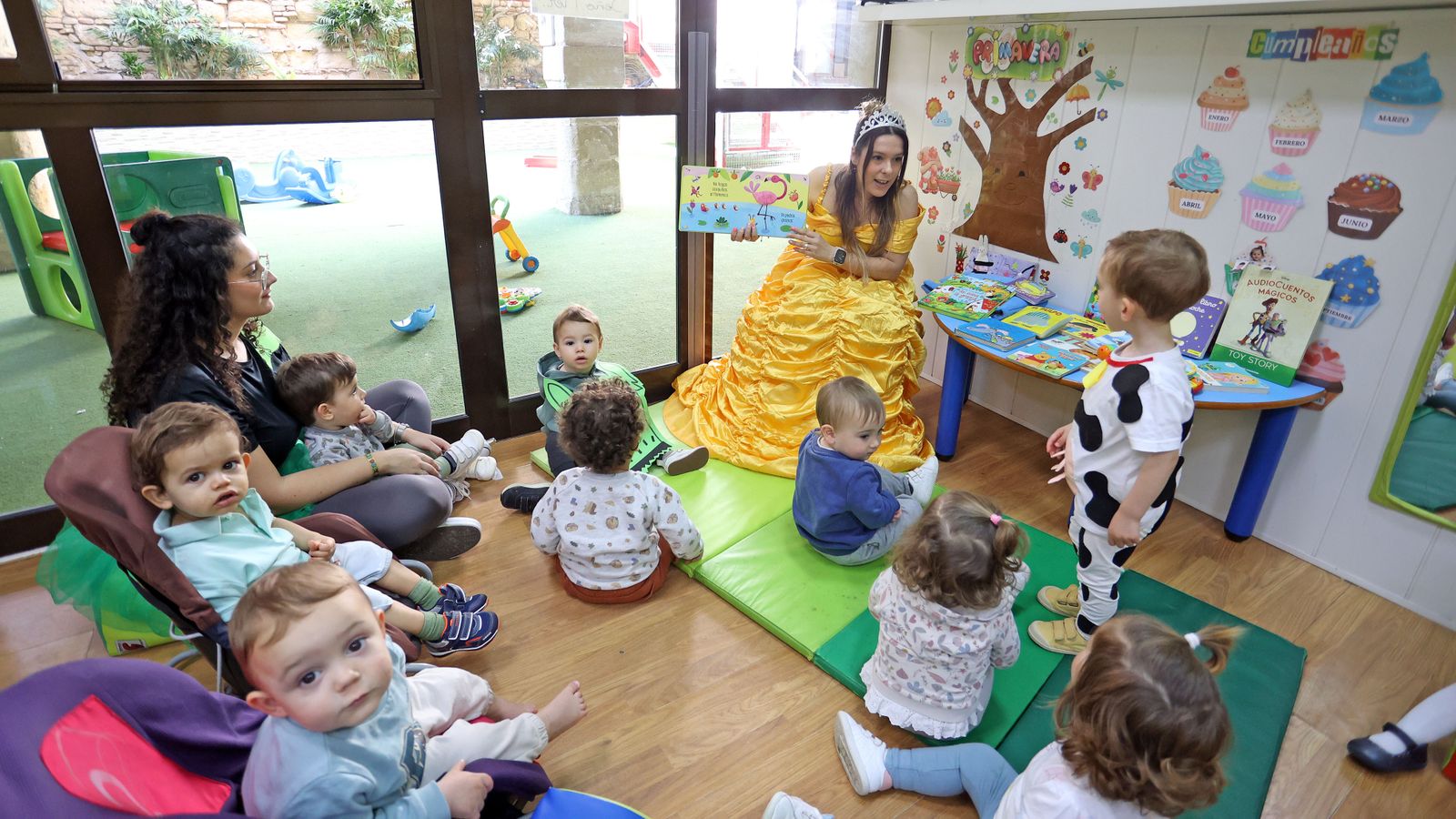 La guardería Centro se disfraza por el día del libro