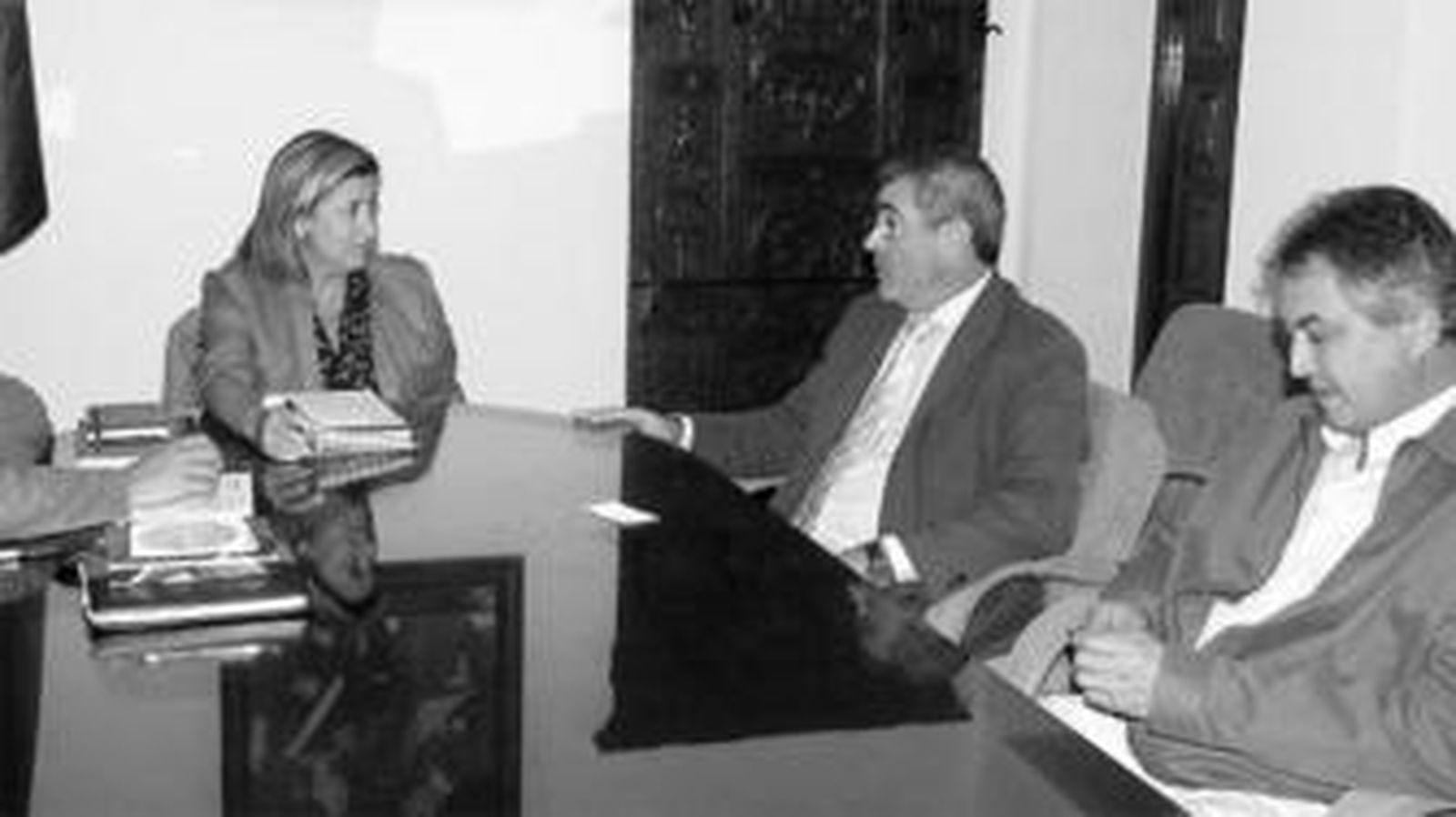 Un momento de la reunión entre la alcaldesa y el director del Parador.