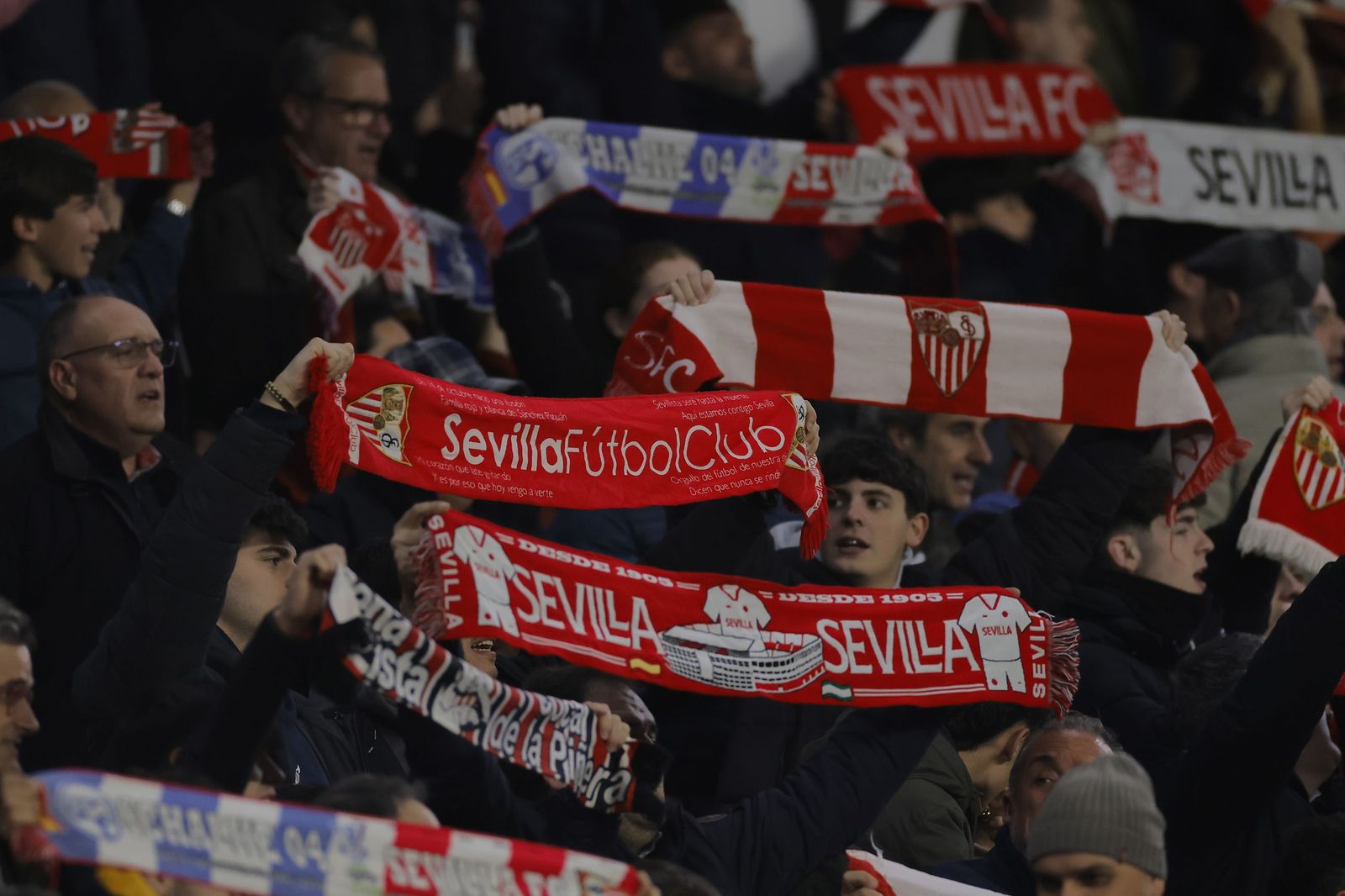 Búscate en las fotos del Sevilla - Celta