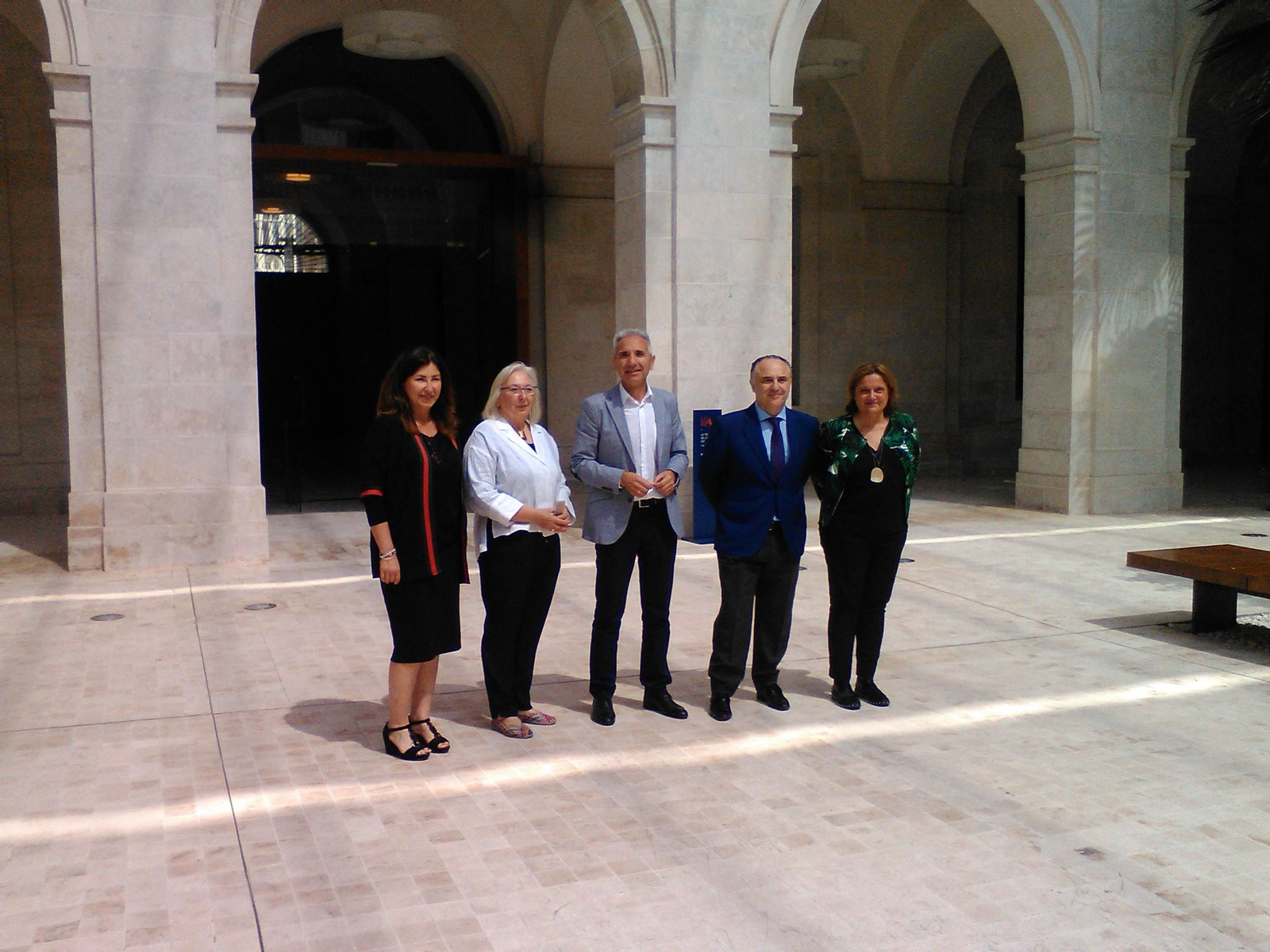 Vázquez, Zafra, De Braganza y otras autoridades, esta mañana, en el Museo de Málaga.