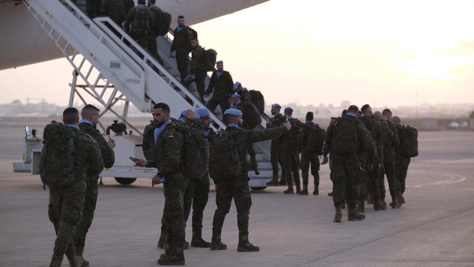 Imágenes de la salida del segundo contingente de La Legión con destino el Líbano