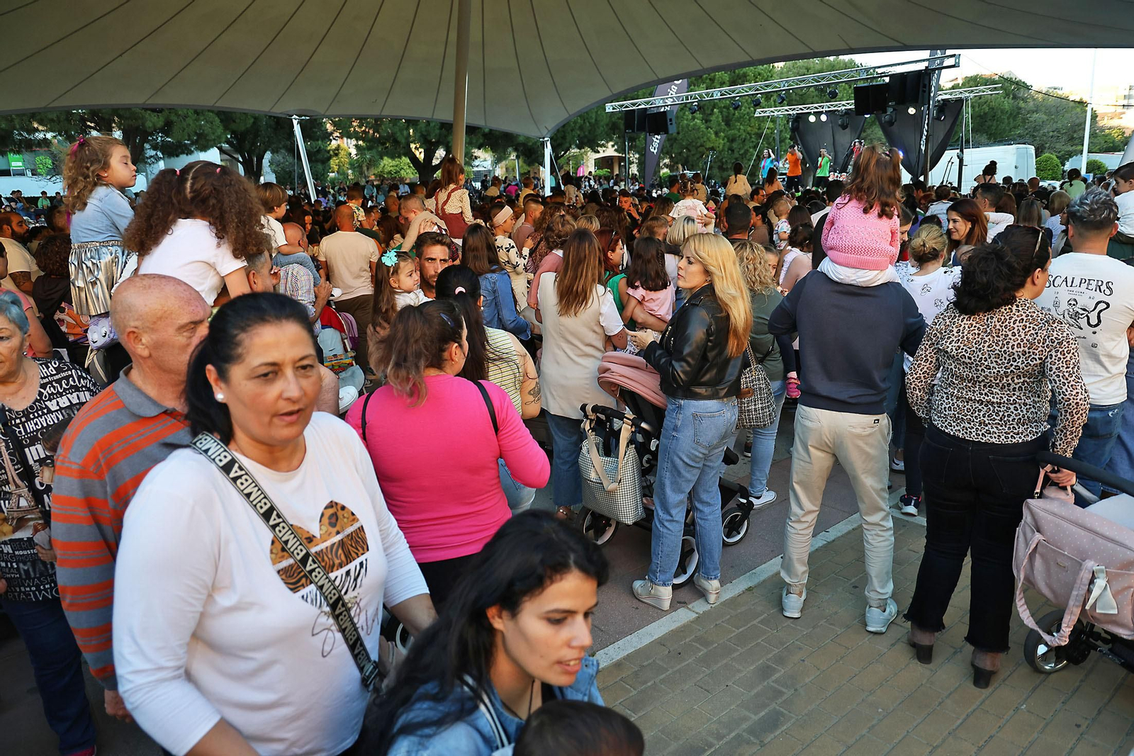 Imágenes del Festival Mundial de Foodtrucks y los cantajuegos DIsney en Huelva