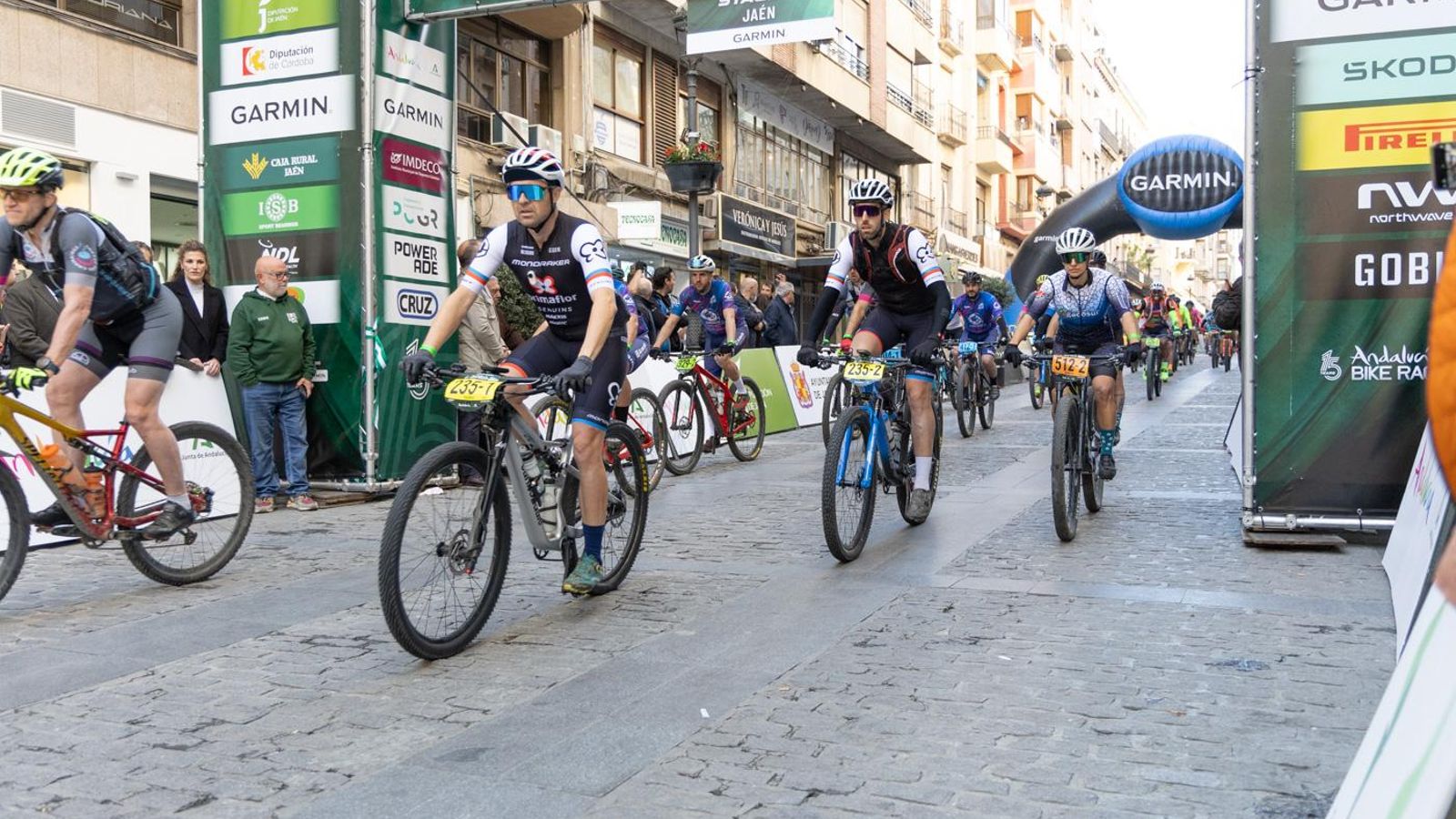 En imágenes: la Andalucía Bike Race llega a Jaén en su tercera etapa