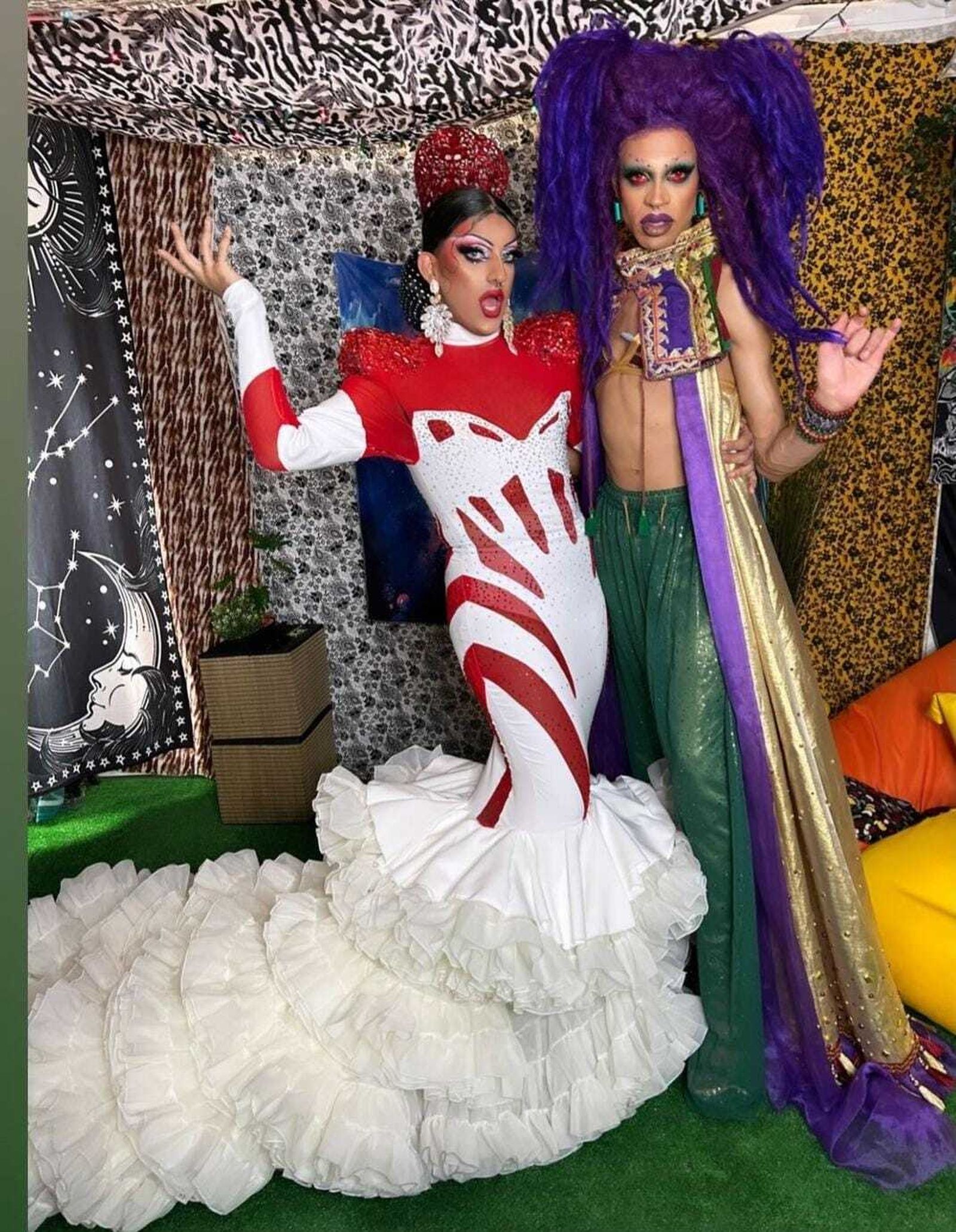 Jota Carajota en la Dragcon en Londres con diseño de David Rodríguez.