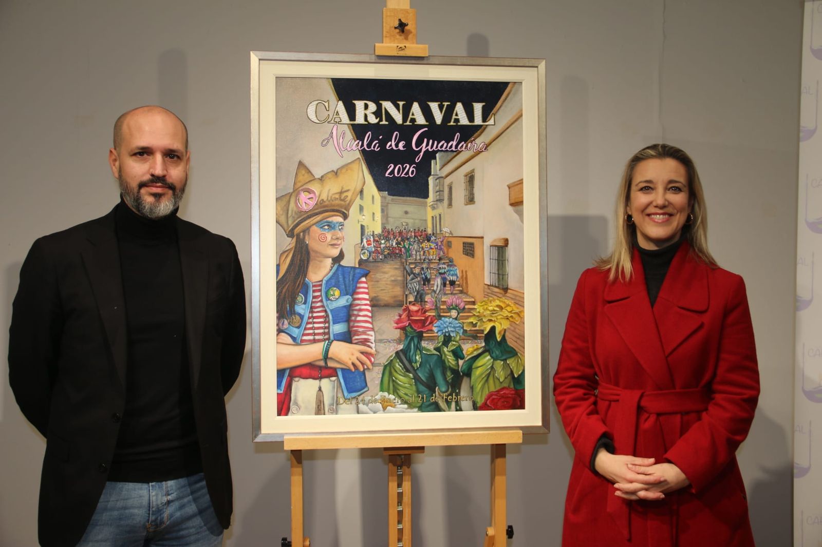 Víctor García y Ana Isabel Jiménez junto al cartel del Carnaval 2026.
