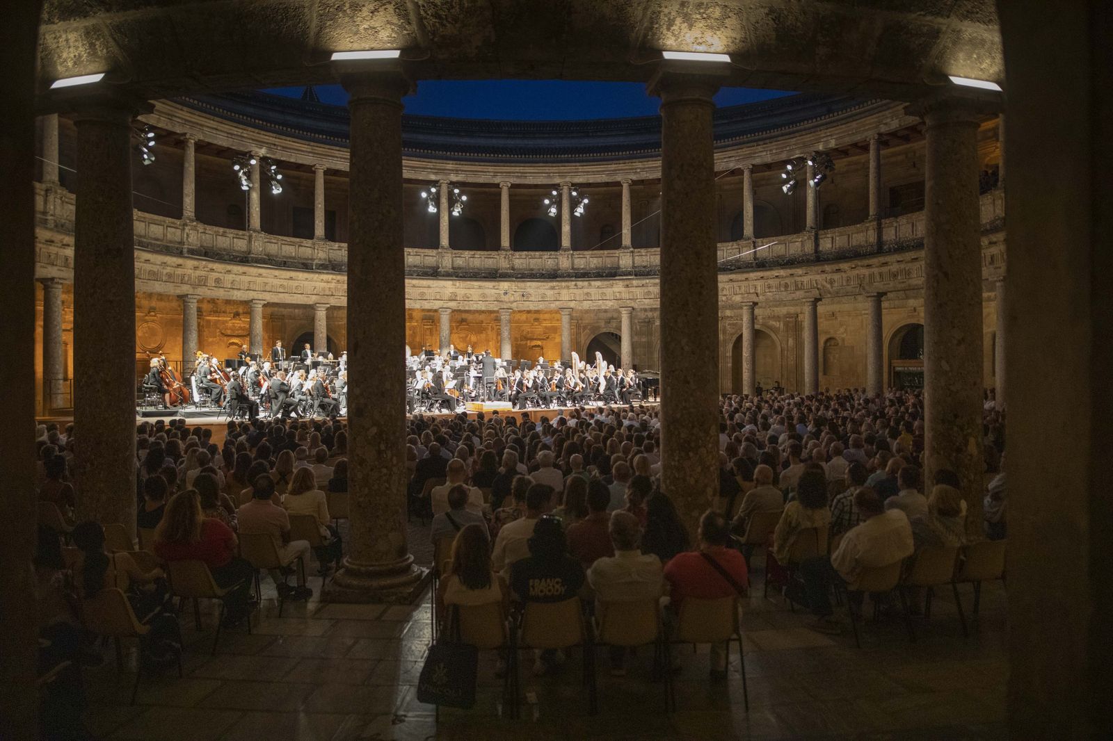 Así ha sido el concierto de la Filarmónica de Luxemburgo en el Palacio de Carlos  V  durante el Festival de Música y Danza de Granada