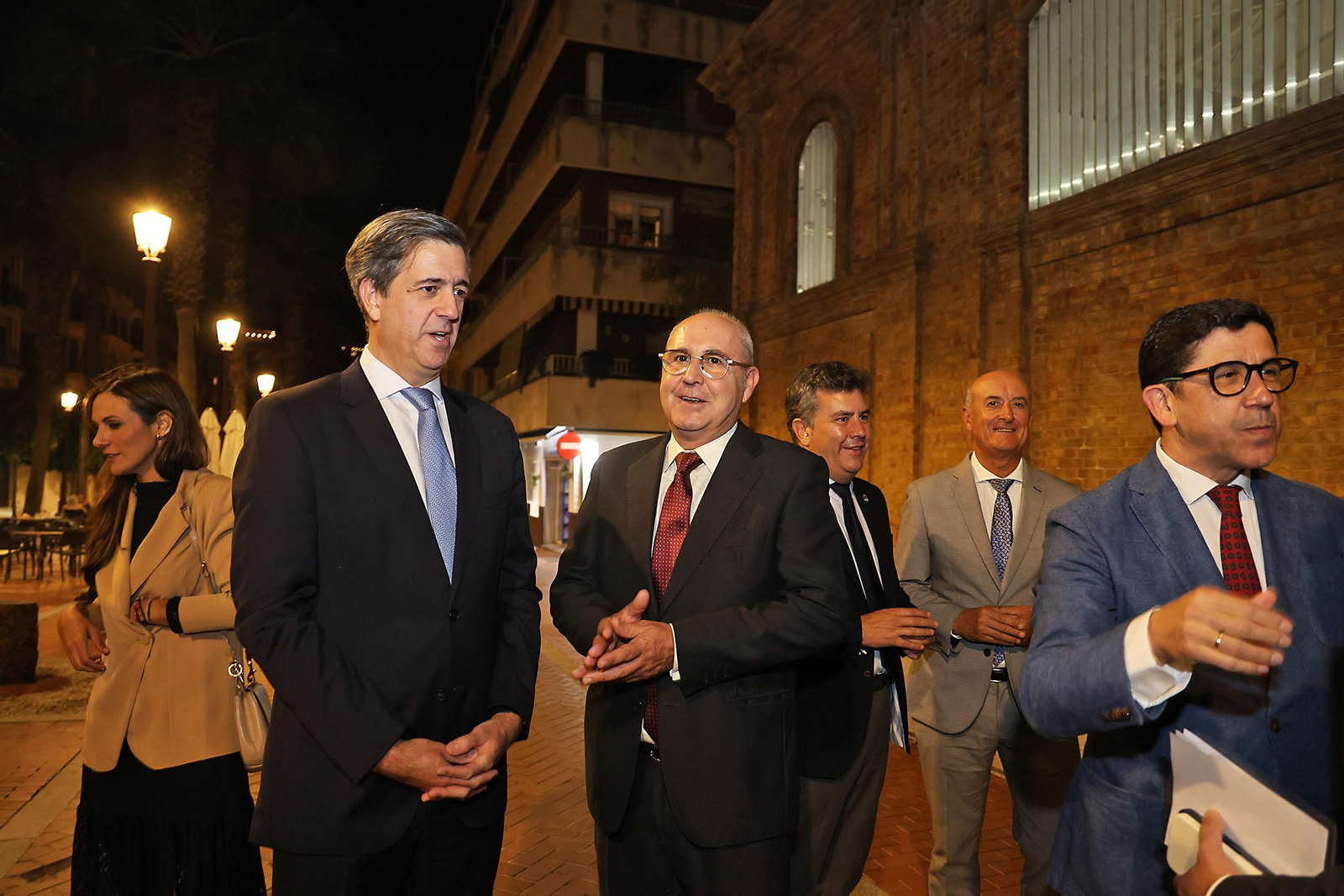 Imágenes de los invitados a la gala de los  37 premios Onubenses del Año