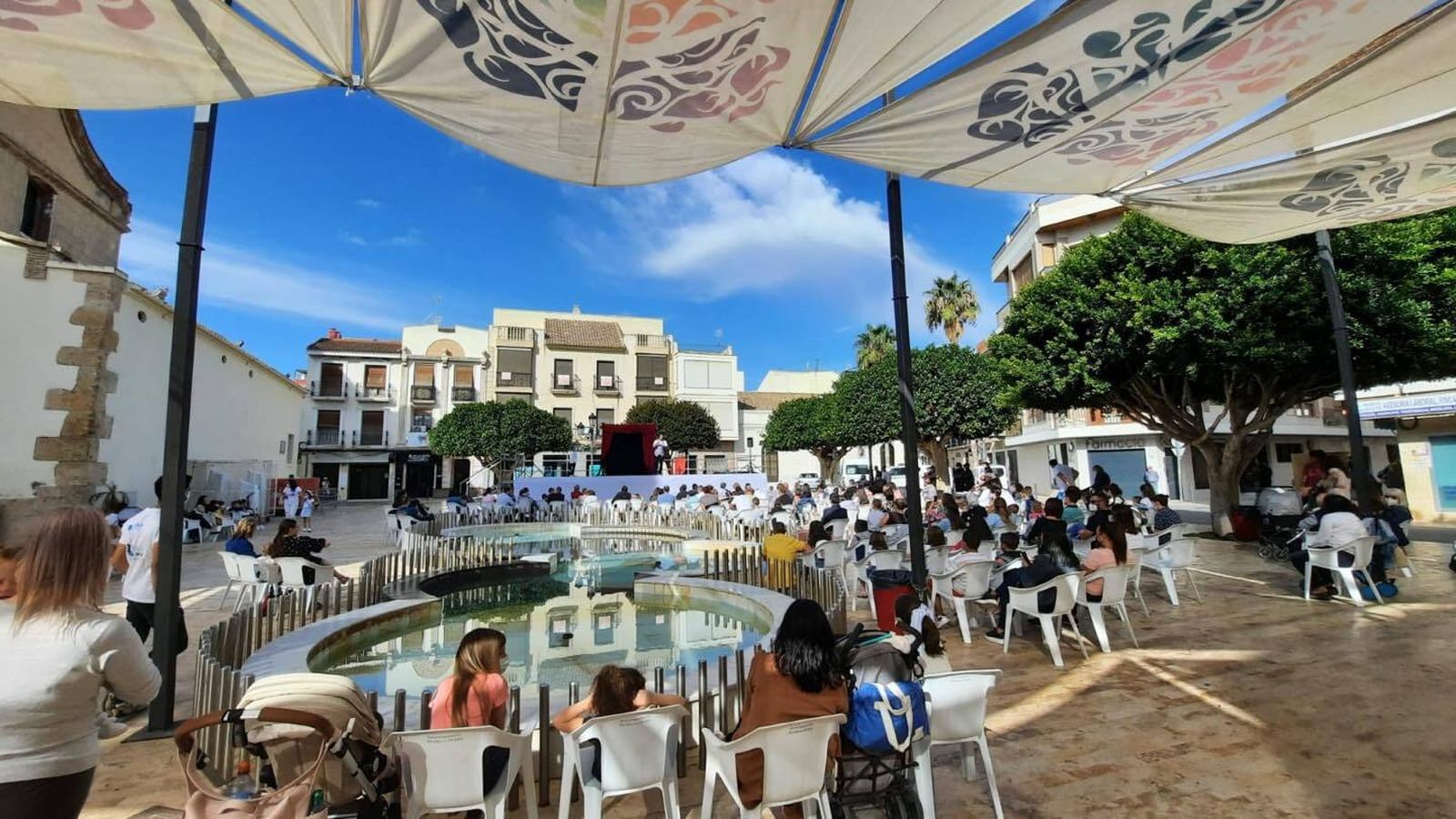 Los pequeños disfrutaron con el taller de globología.