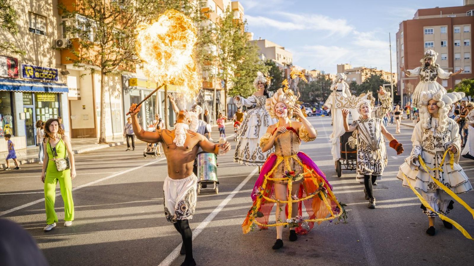 Pasacalles de la Noche en Blanco