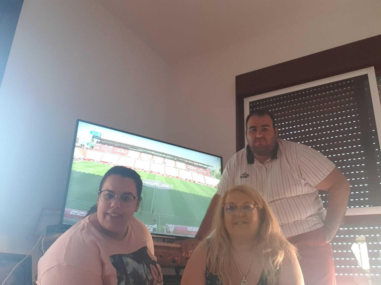 Así vivieron las peñas su primer partido con el Mediterráneo vacío.