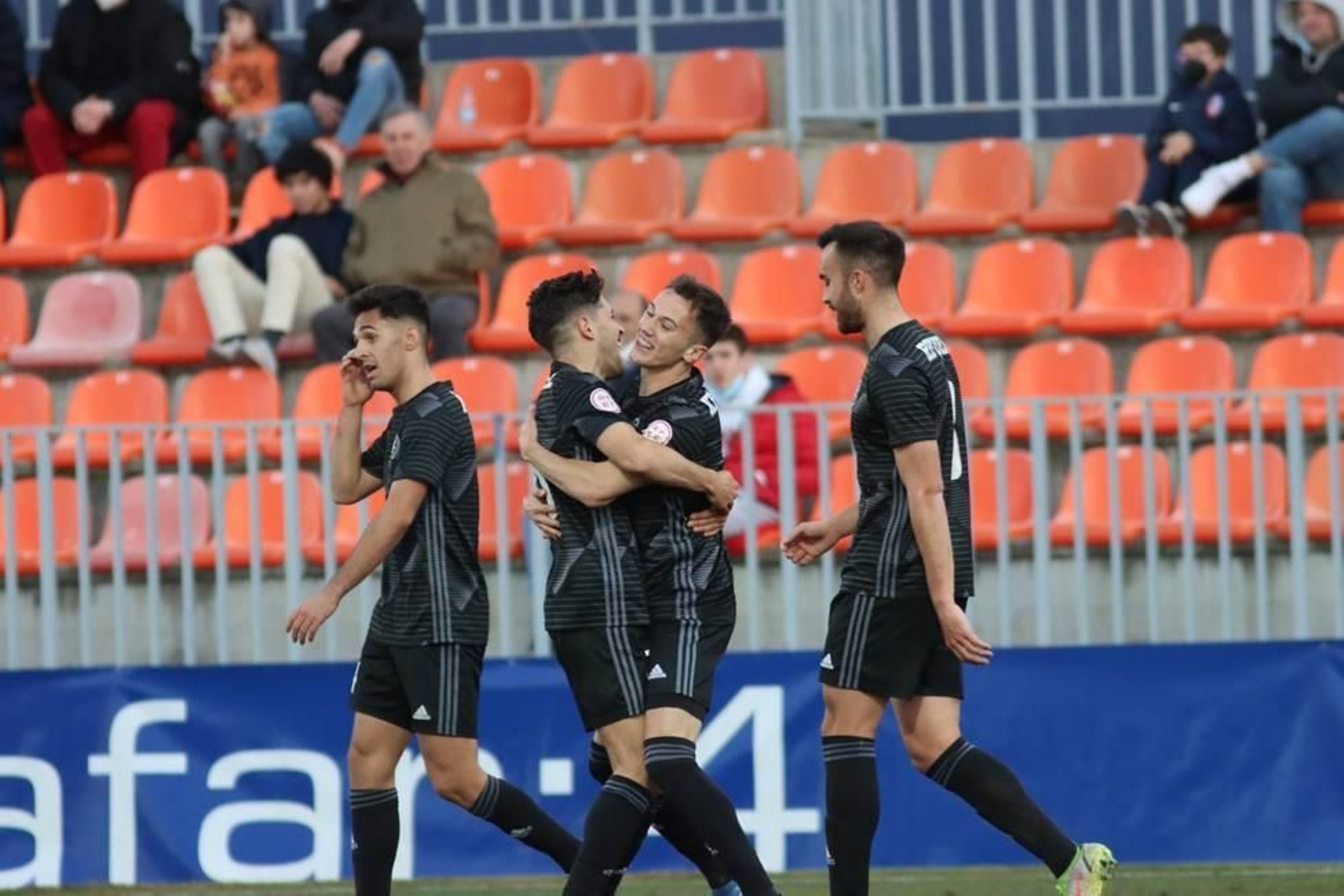 Jugadores del Dux celebran un gol en la campaña pasada