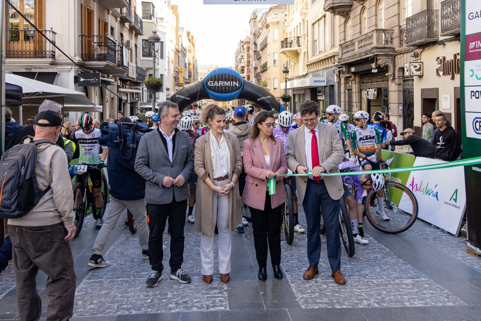 Jaén, protagonista de nuevo en la salida de la tercera etapa de la Andalucía Bike Race