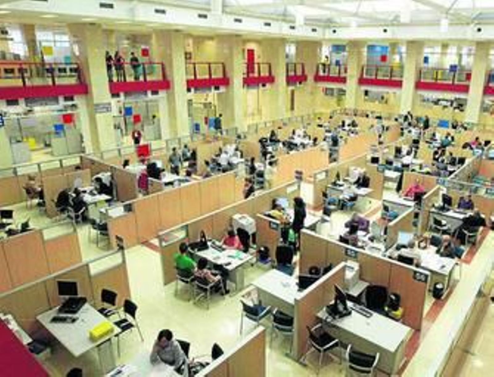 Dependencias de la Agencia Tributaria en Madrid durante la campaña de 2013.