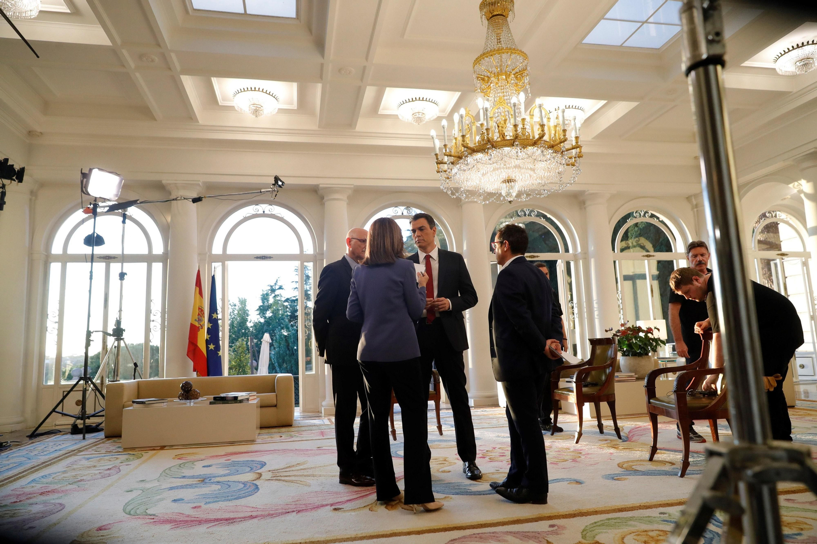 La primera entrevista de Pedro Sánchez como presidente, en imágenes