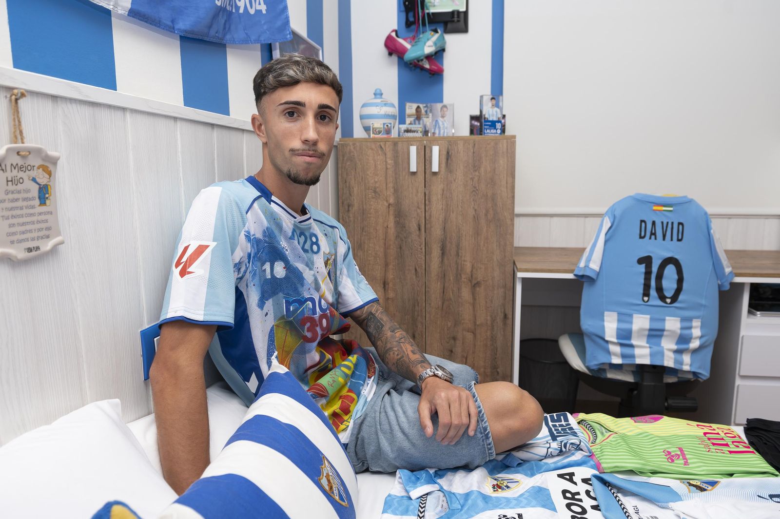La camiseta especial de David Larrubia para celebrar la renovación