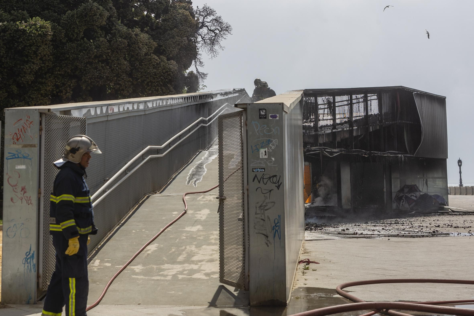 Imágenes del incendio en el mirador de Santa Bárbara