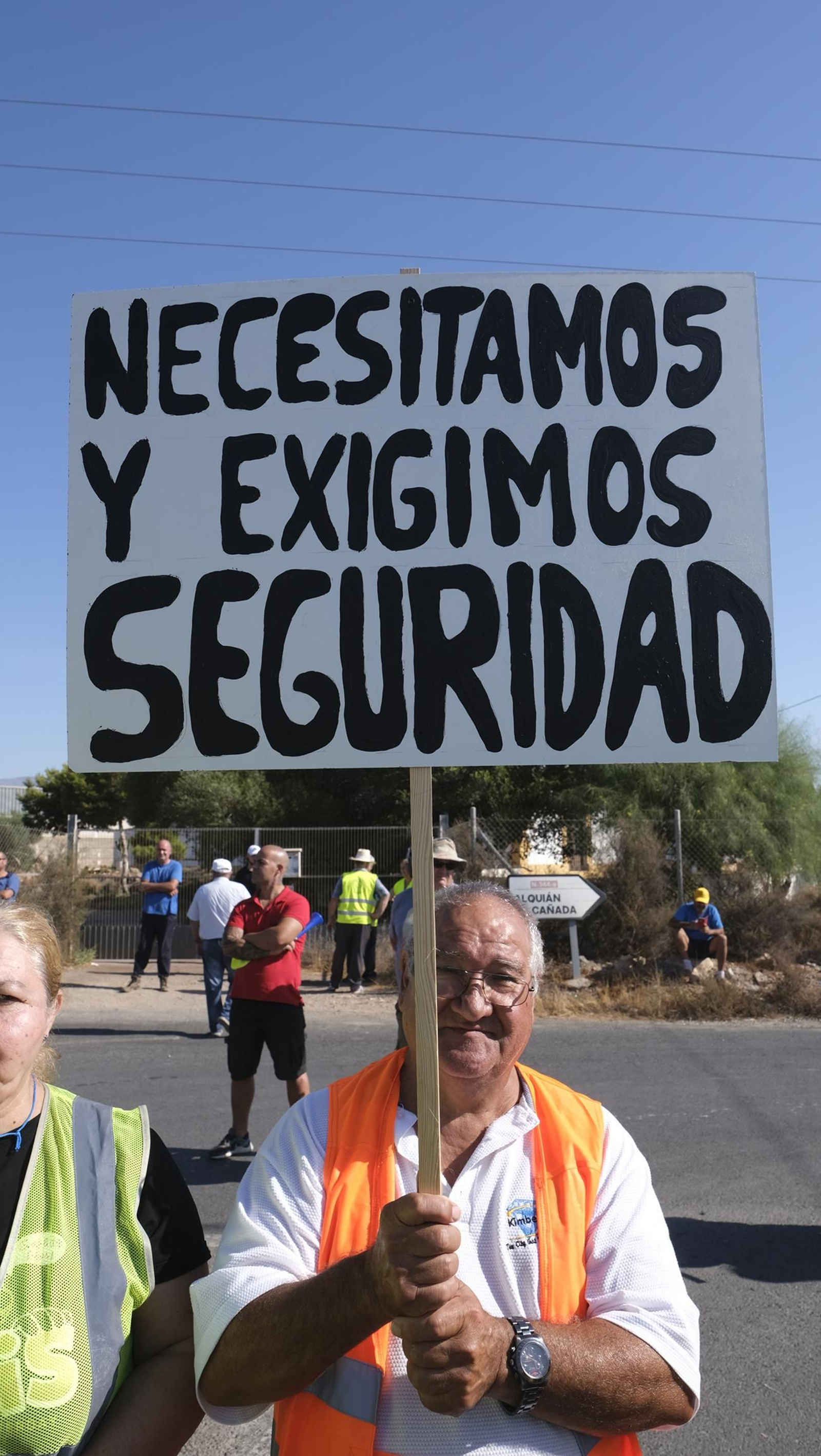 Protestas de los vecinos de los cortijos de La Cañada por la falta de iluminación