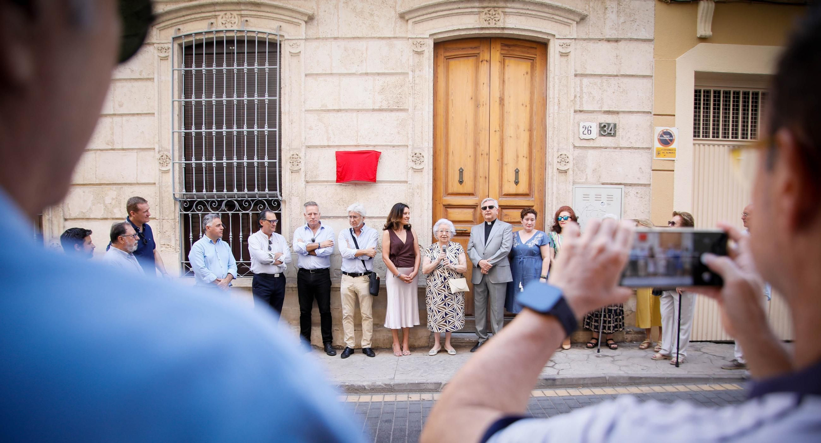 La Asociación de Vecinos del Casco Histórico inaugura una placa en homenaje al periodista Juan Martínez Martín 'Volapié'