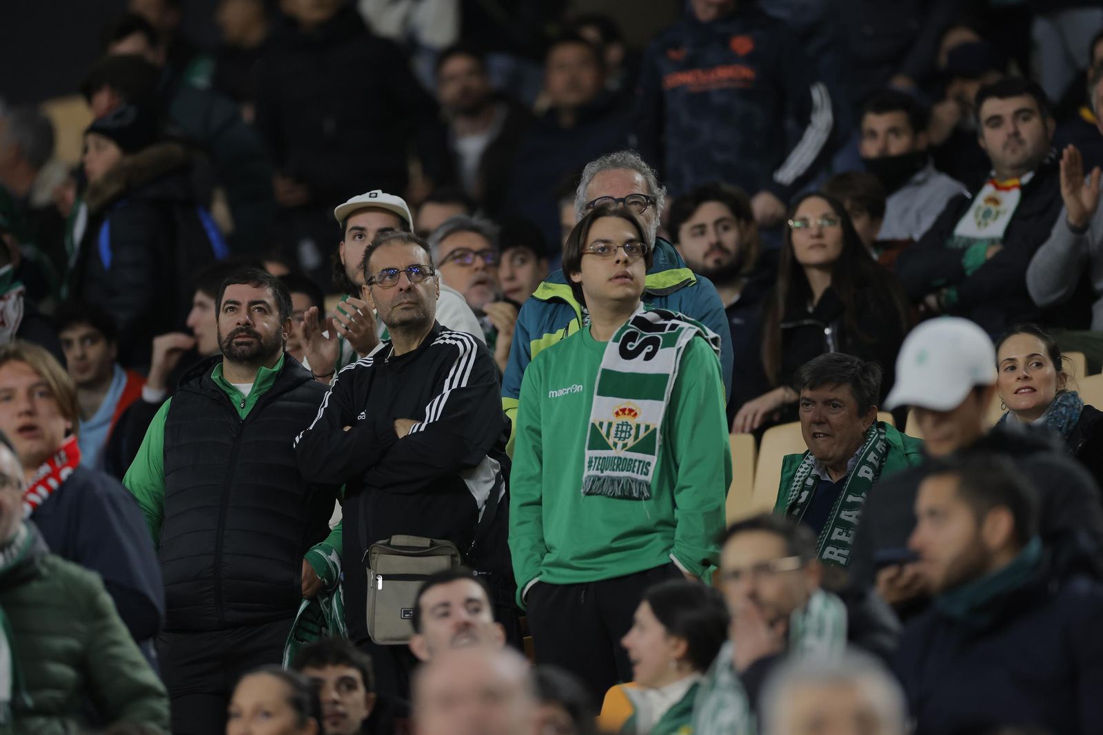 Búscate en las fotos del Betis - Utrecht