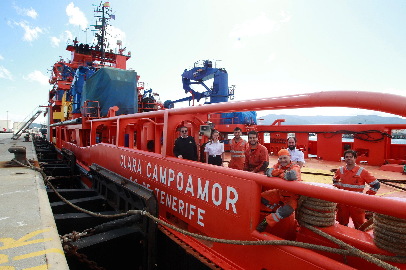 Parte de la tripulación del 'Clara Capoamor'