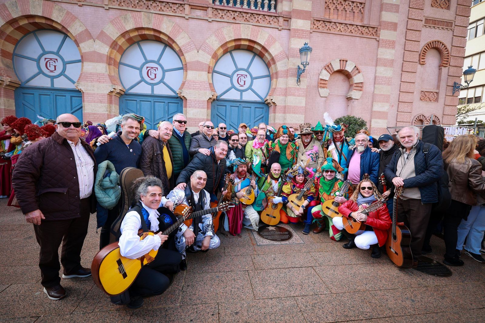Las imágenes del descubrimiento de la estrella de Adela del Moran el Paseo de la Fama del Carnaval de Cádiz